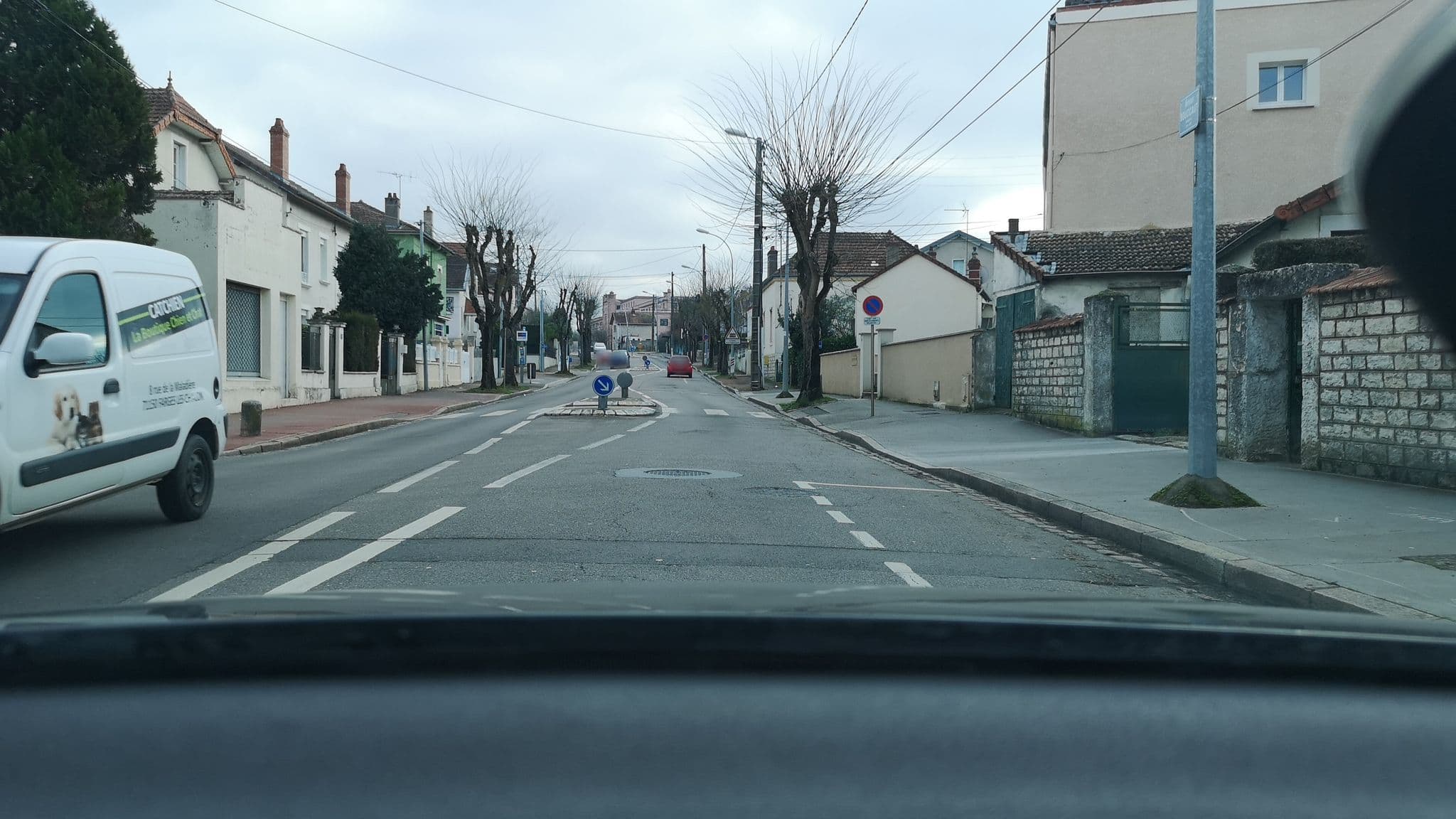Street view near Auberge du Champ Fleuri, Châtenoy-le-Royal — © globeur (CC BY-SA · Mapillary)