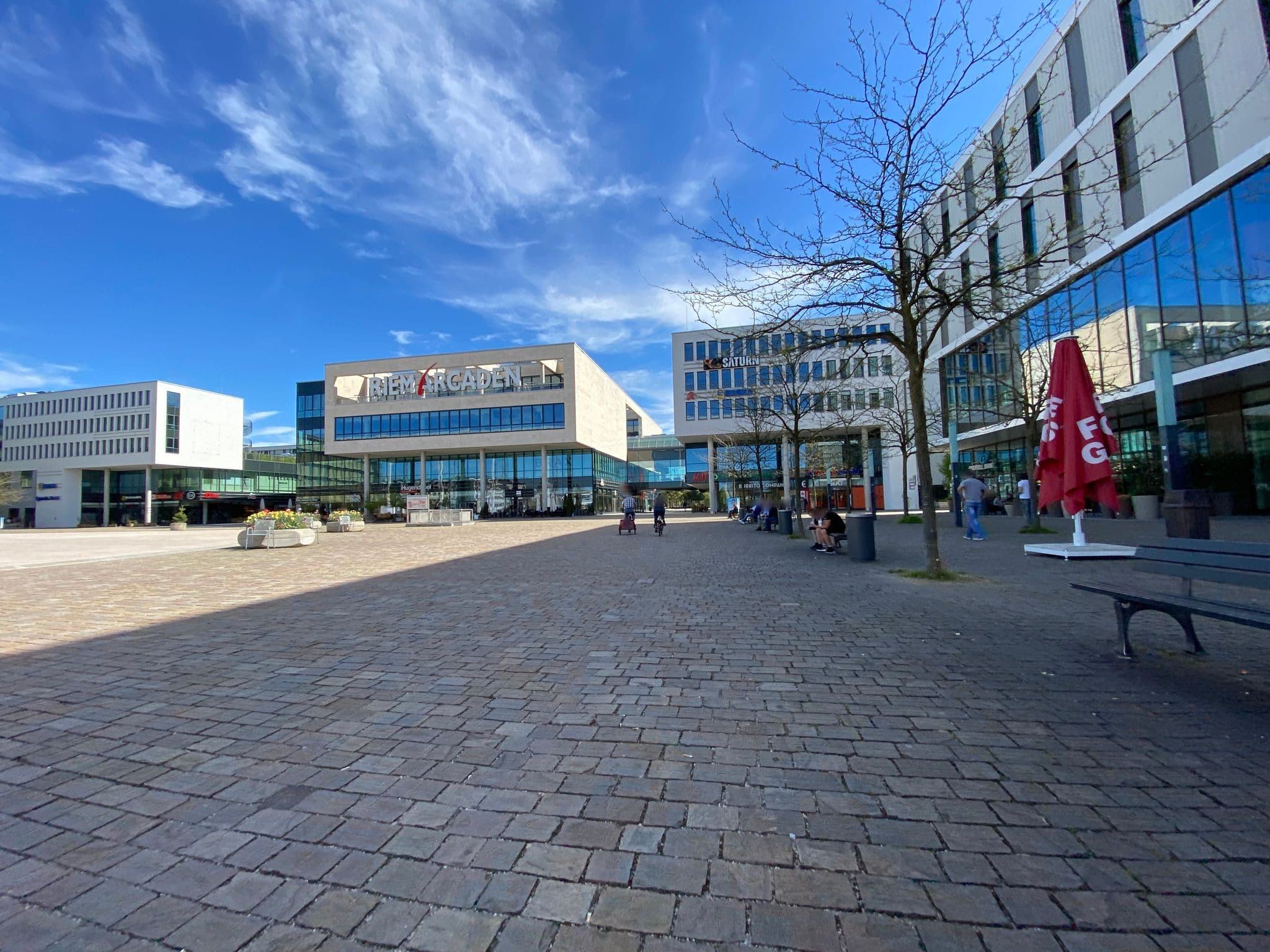 Street view near Motel One München-Messe, Feldkirchen — © piaitsch (CC BY-SA · Mapillary)