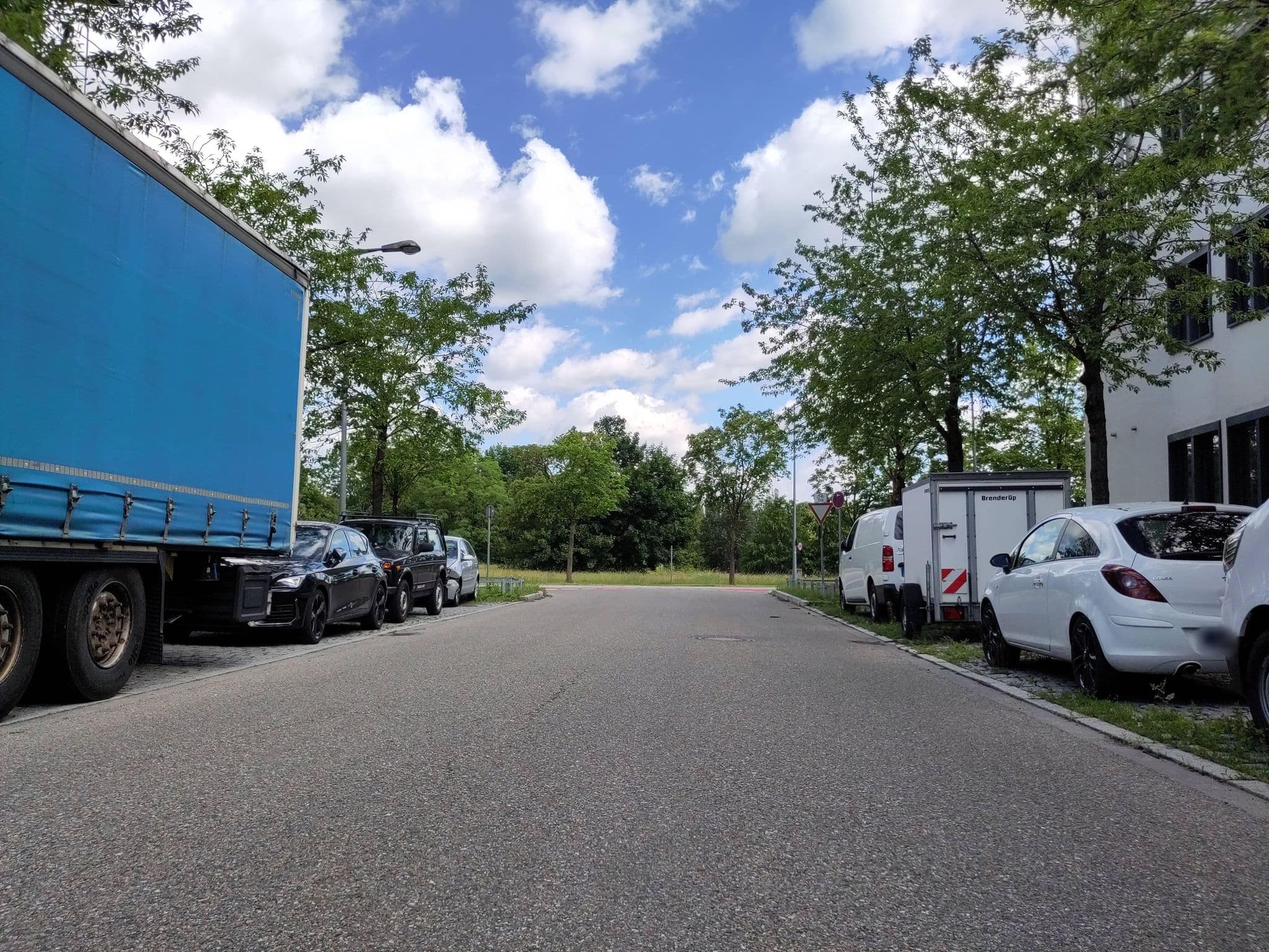 Street view near Accor Hotellerie Deutschland GmbH, Feldkirchen — © thmunichways (CC BY-SA · Mapillary)