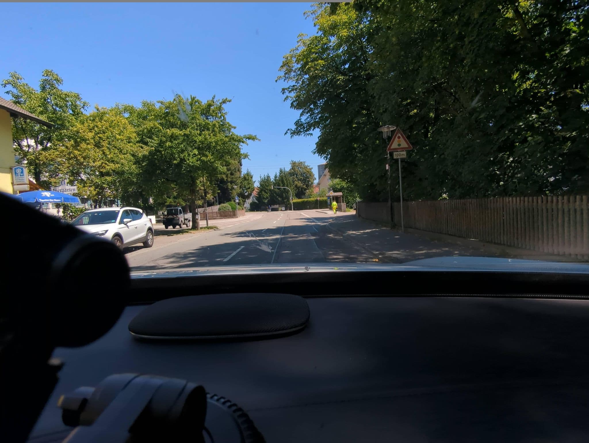 Street view near Gasthaus Butz Inh. Caracka Nadezda, Aschheim — © lin_wang (CC BY-SA · Mapillary)
