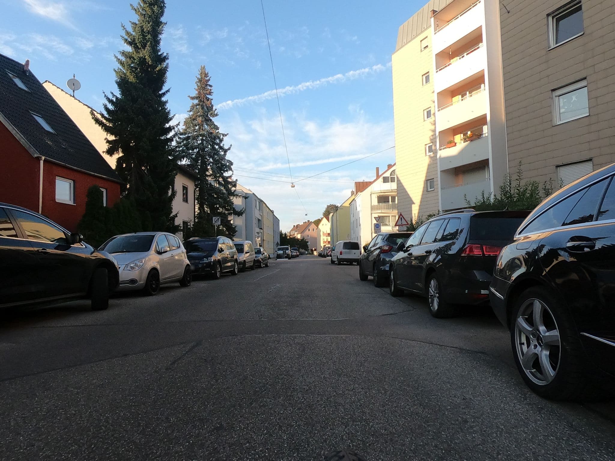 Street view near Augsburger Apartment, Stadtbergen — © ascomycota (CC BY-SA · Mapillary)