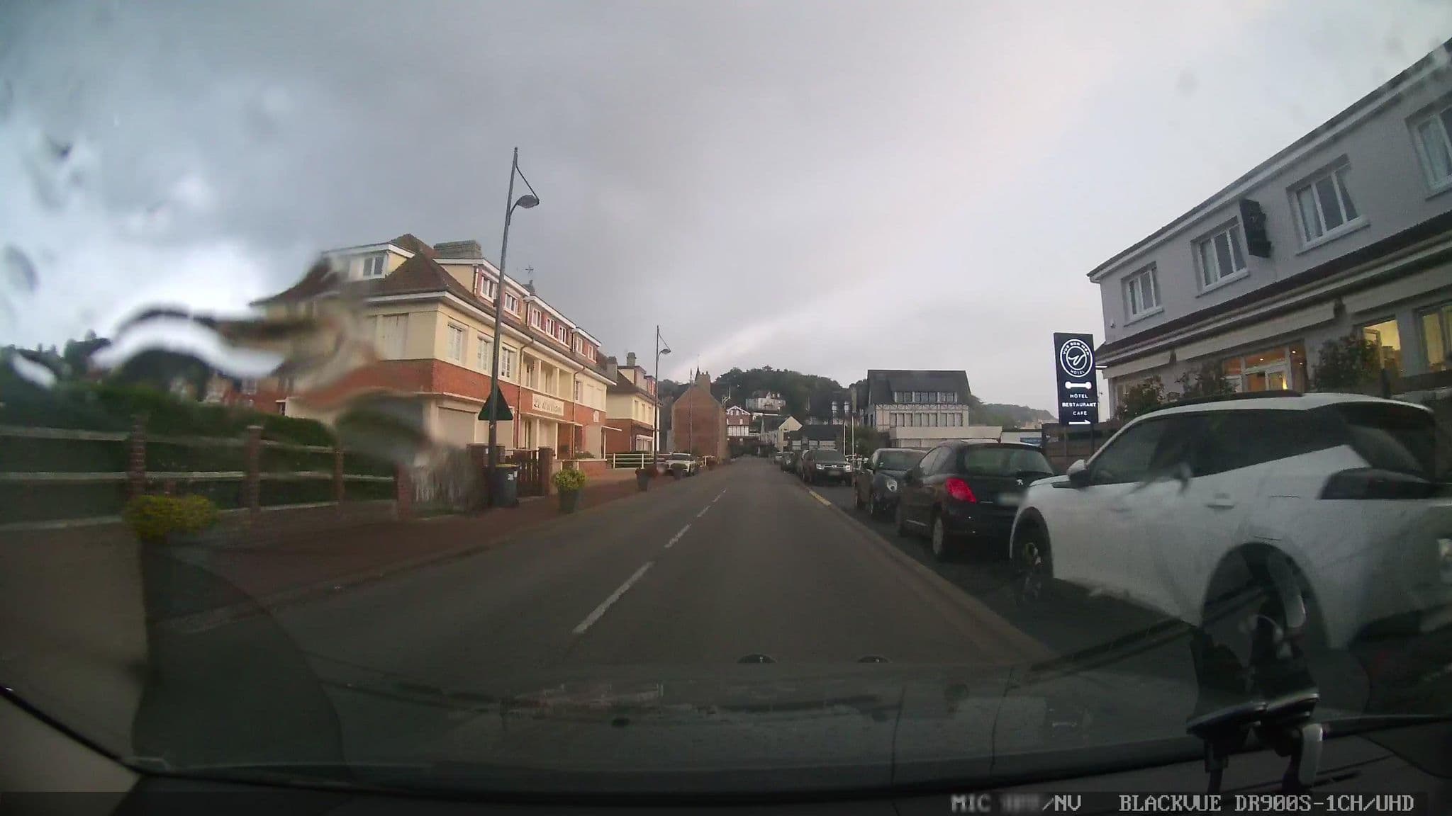 Street view near La Voile Bleue, Hautot-sur-Mer — © grobin (CC BY-SA · Mapillary)