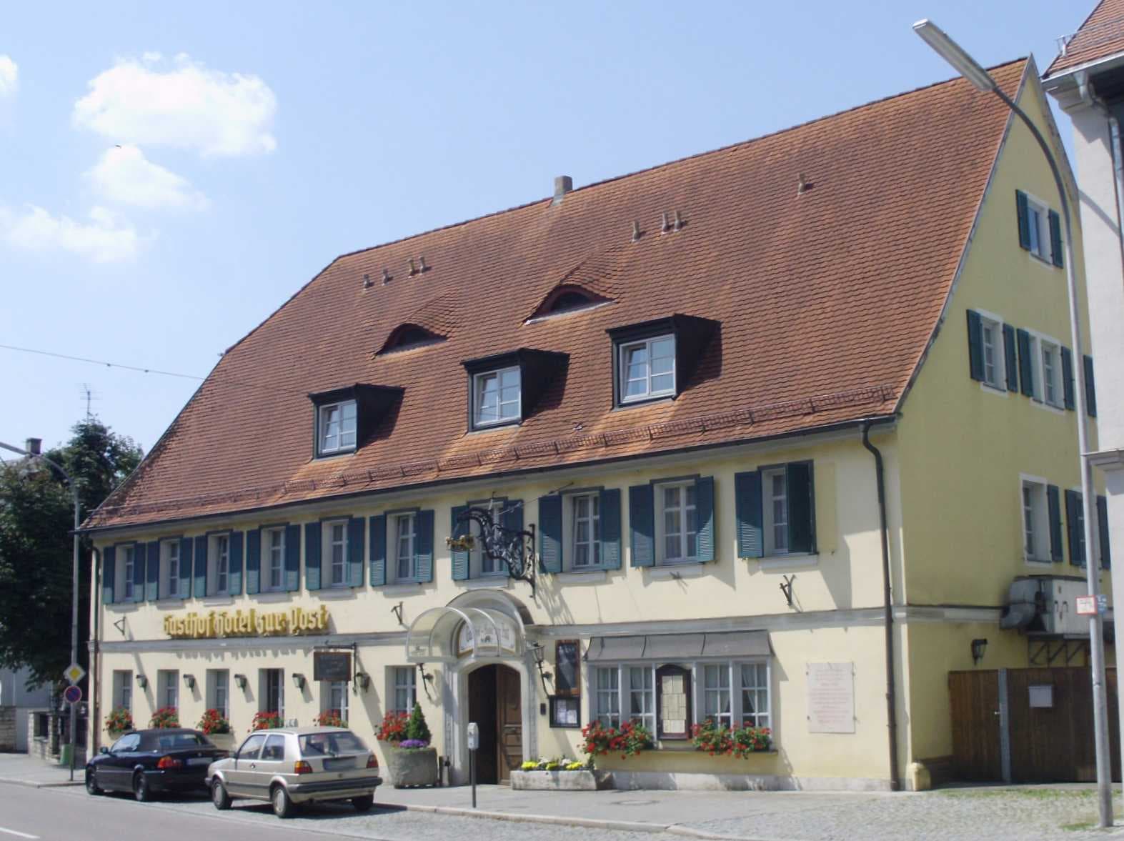 Gasthof-Hotel zur Post (via Wikimedia Commons, CC0)