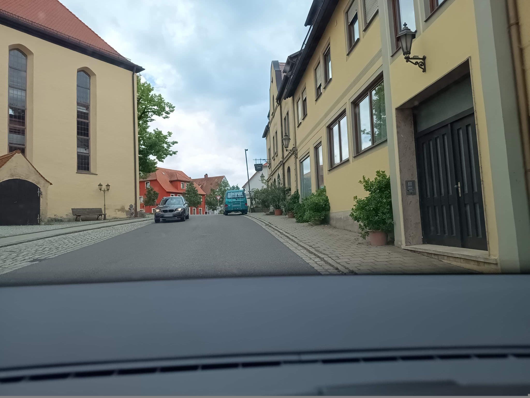 Street view near Hotel Die Post mit Brennerei Frankenhöhe F. Leiblein, Schillingsfürst — © zuse (CC BY-SA · Mapillary)