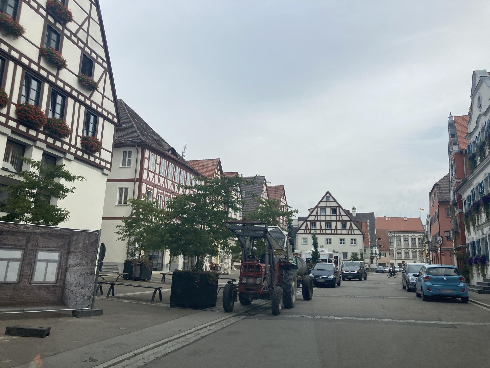 Street view near Seebauer Hotel, Oettingen in Bayern — © tasmaniadevil (CC BY-SA · Mapillary)