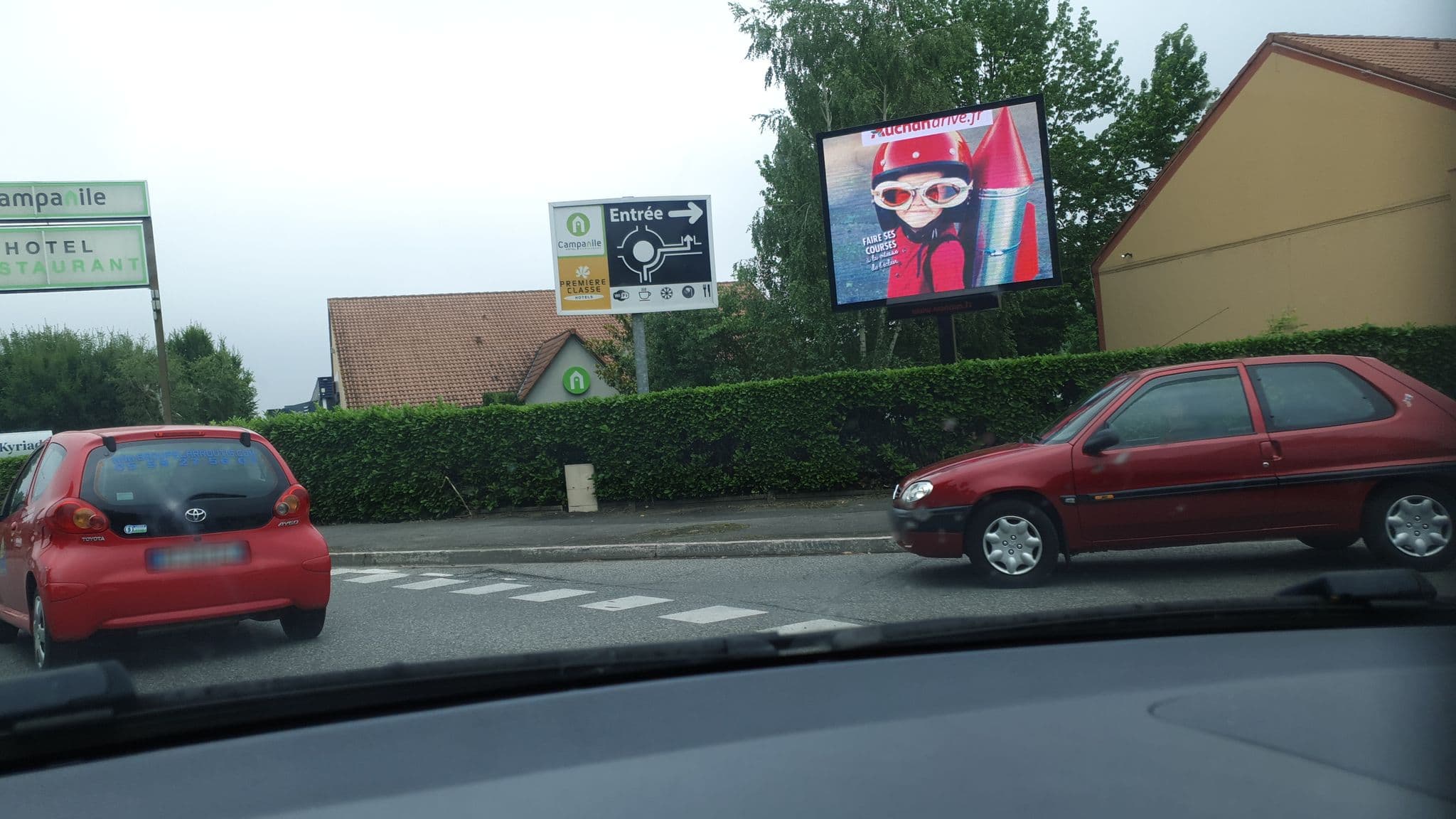 Street view near Hôtel Restaurant KYRIAD Tarbes - Bastillac, Tarbes — © bohairejjc (CC BY-SA · Mapillary)