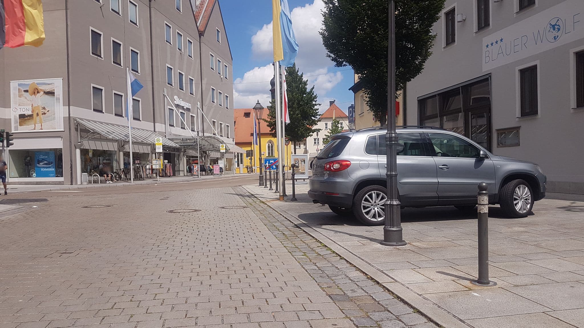 Street view near Hotel Gasthof Adlerbräu, Gunzenhausen — © changchun1 (CC BY-SA · Mapillary)