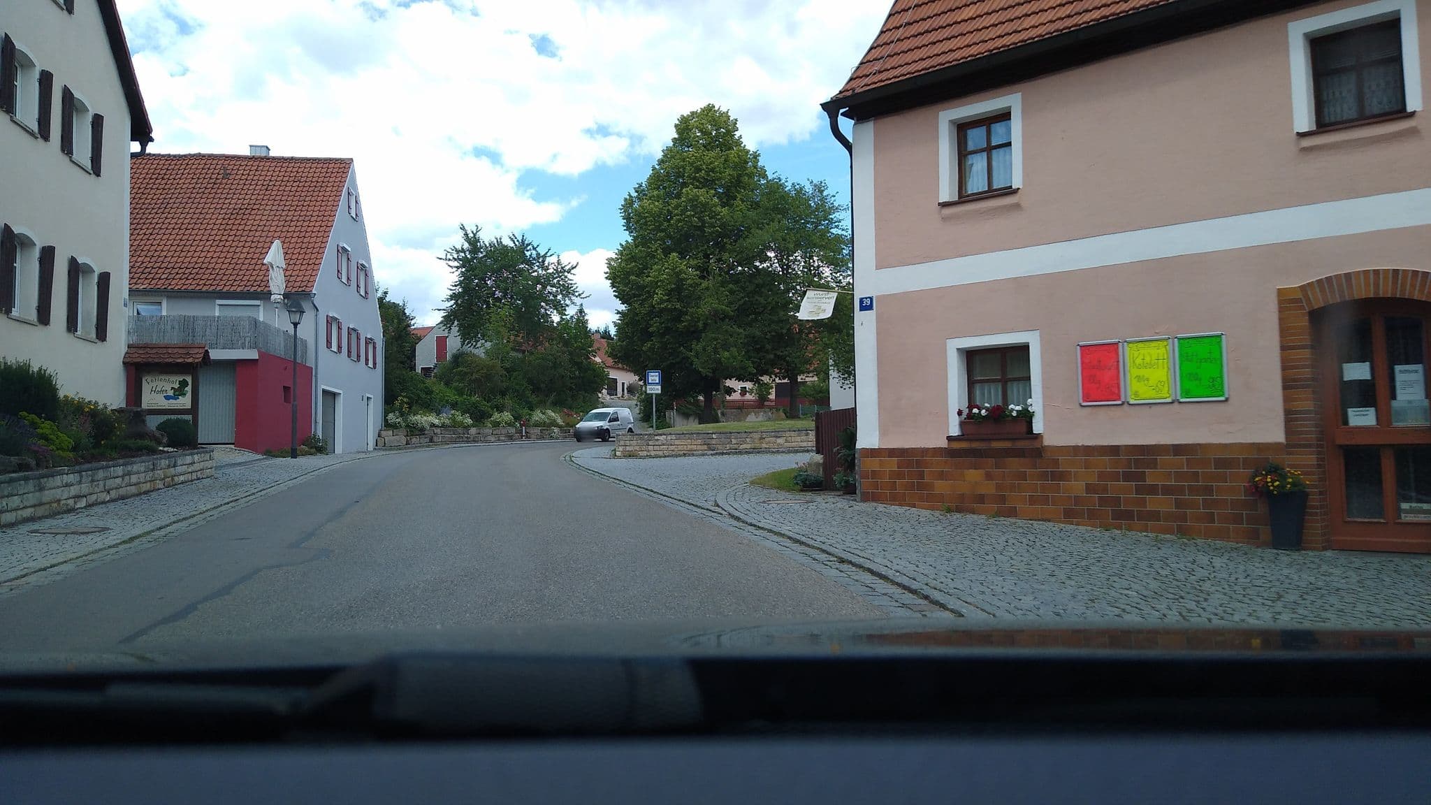 Street view near Ferienhof Hofer, Absberg — © mike409 (CC BY-SA · Mapillary)