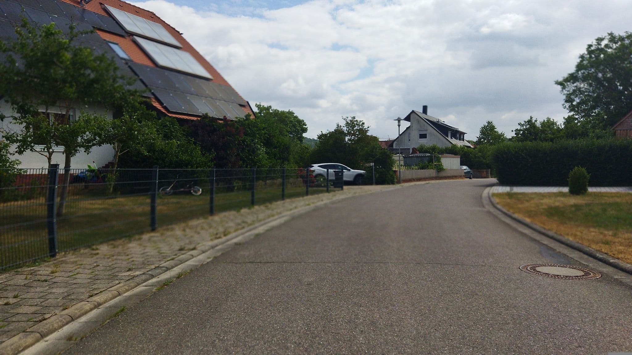 Street view near Gasthaus Pension Hofmann Oberdachstetten, Oberdachstetten — © changchun1 (CC BY-SA · Mapillary)
