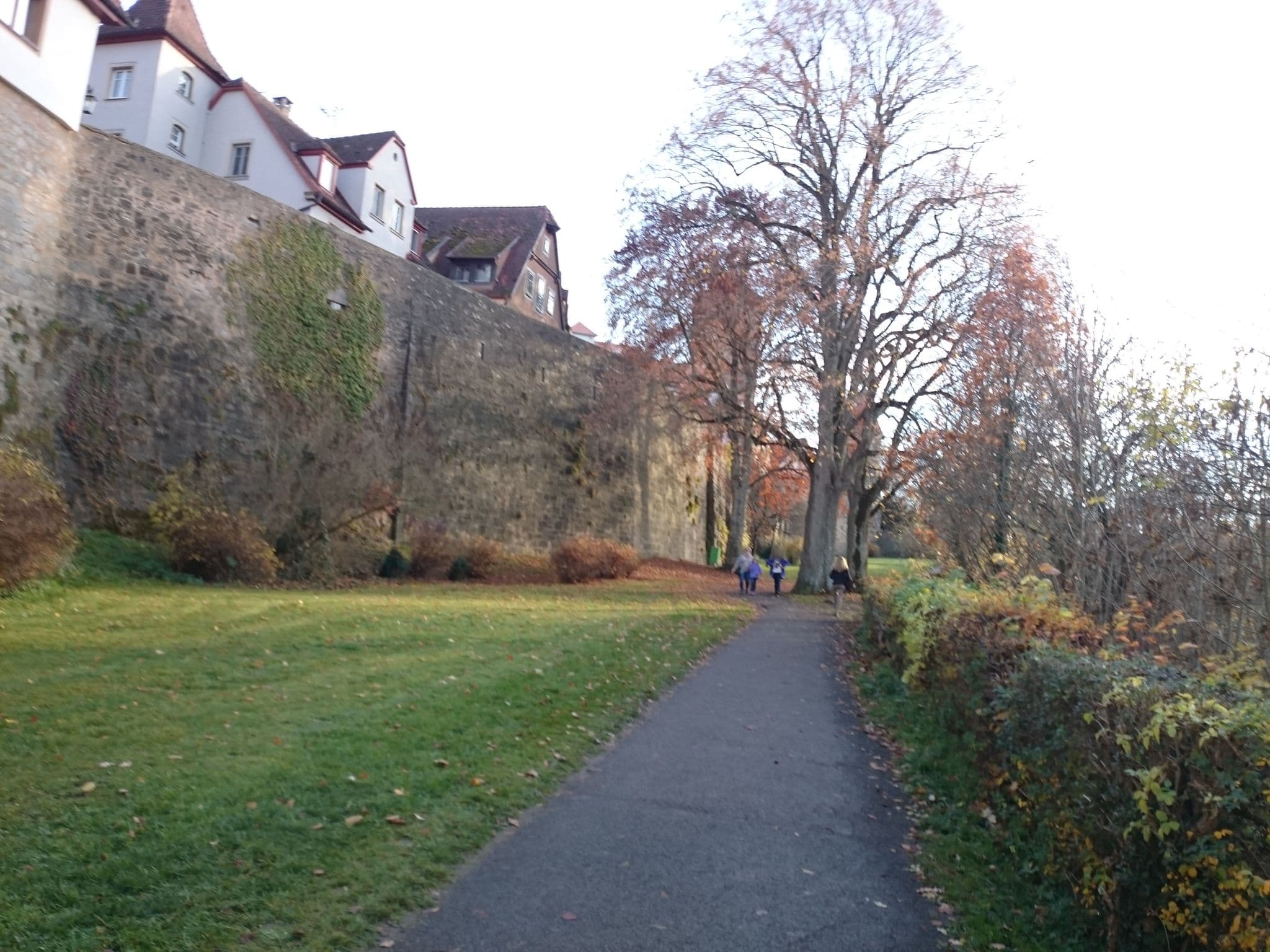 Street view near Gastof Zum Engel, Rothenburg ob der Tauber — © rosty (CC BY-SA · Mapillary)