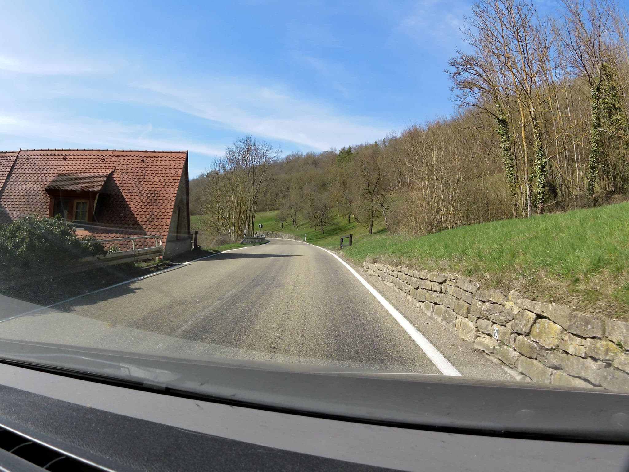 Street view near Ferienwohnung Untere Walkmühle, Rothenburg ob der Tauber — © zoegglmeyr (CC BY-SA · Mapillary)