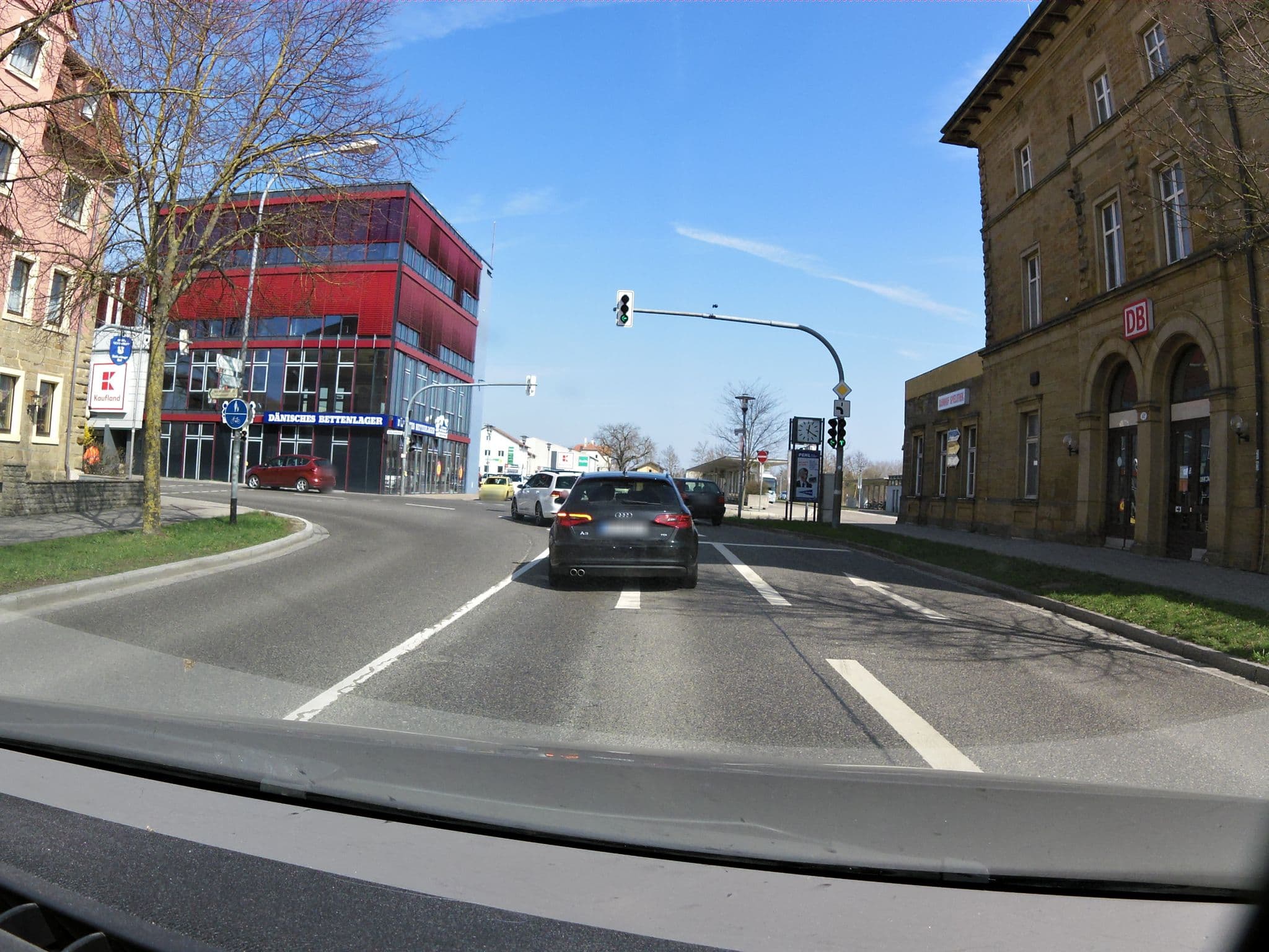 Street view near Hotel Rothenbuger Hof, Rothenburg ob der Tauber — © zoegglmeyr (CC BY-SA · Mapillary)
