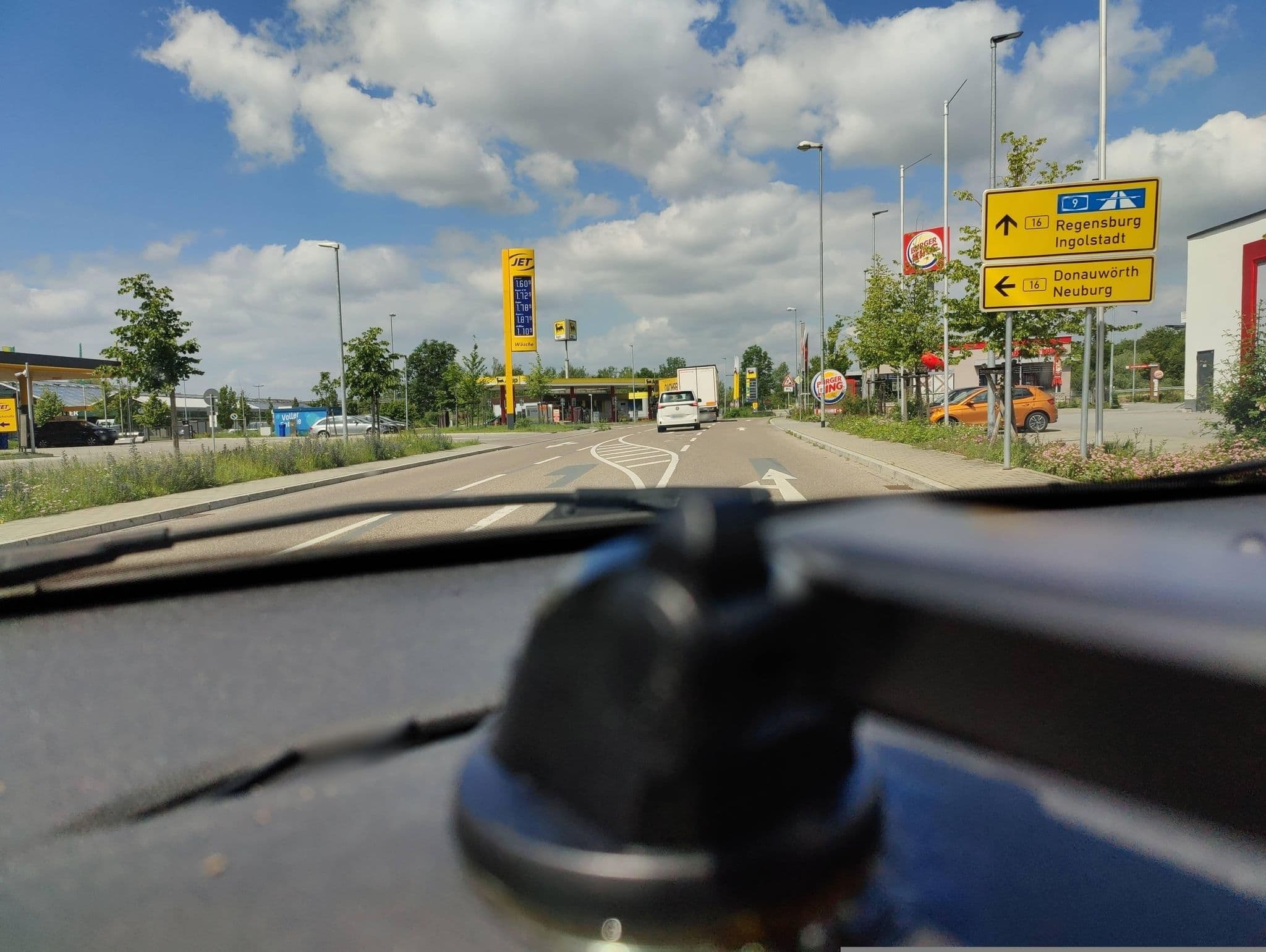 Street view near Mcdreams Hotel, Karlskron — © poxonline (CC BY-SA · Mapillary)