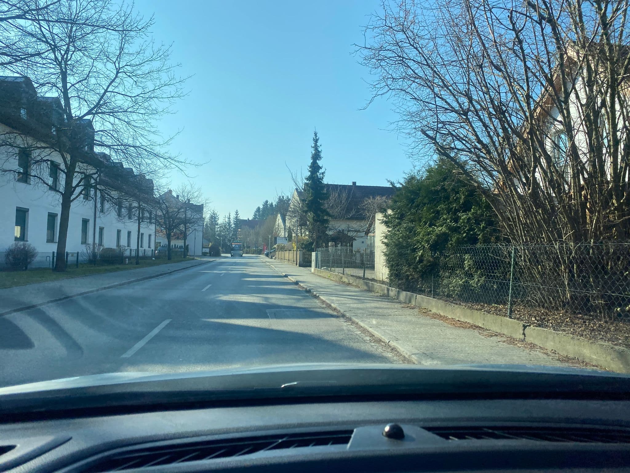 Street view near Sheraton Munich Airport Hotel, Oberding — © vorwaertsimmer (CC BY-SA · Mapillary)
