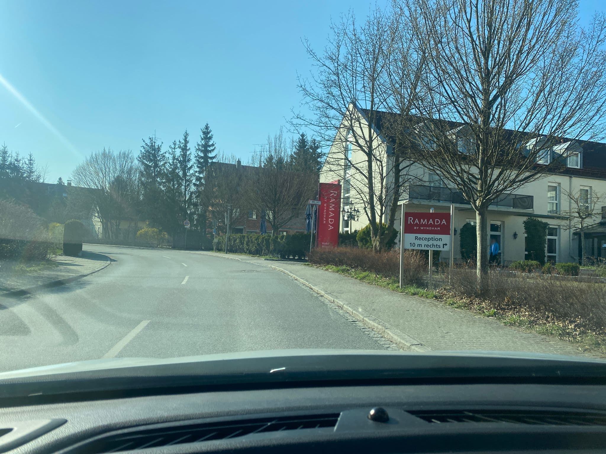 Street view near Golden Tulip, Oberding — © vorwaertsimmer (CC BY-SA · Mapillary)