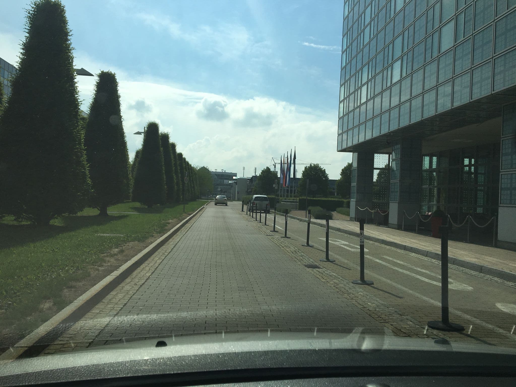 Street view near Kempinski Hotel Airport München, Hallbergmoos — © chicc0 (CC BY-SA · Mapillary)
