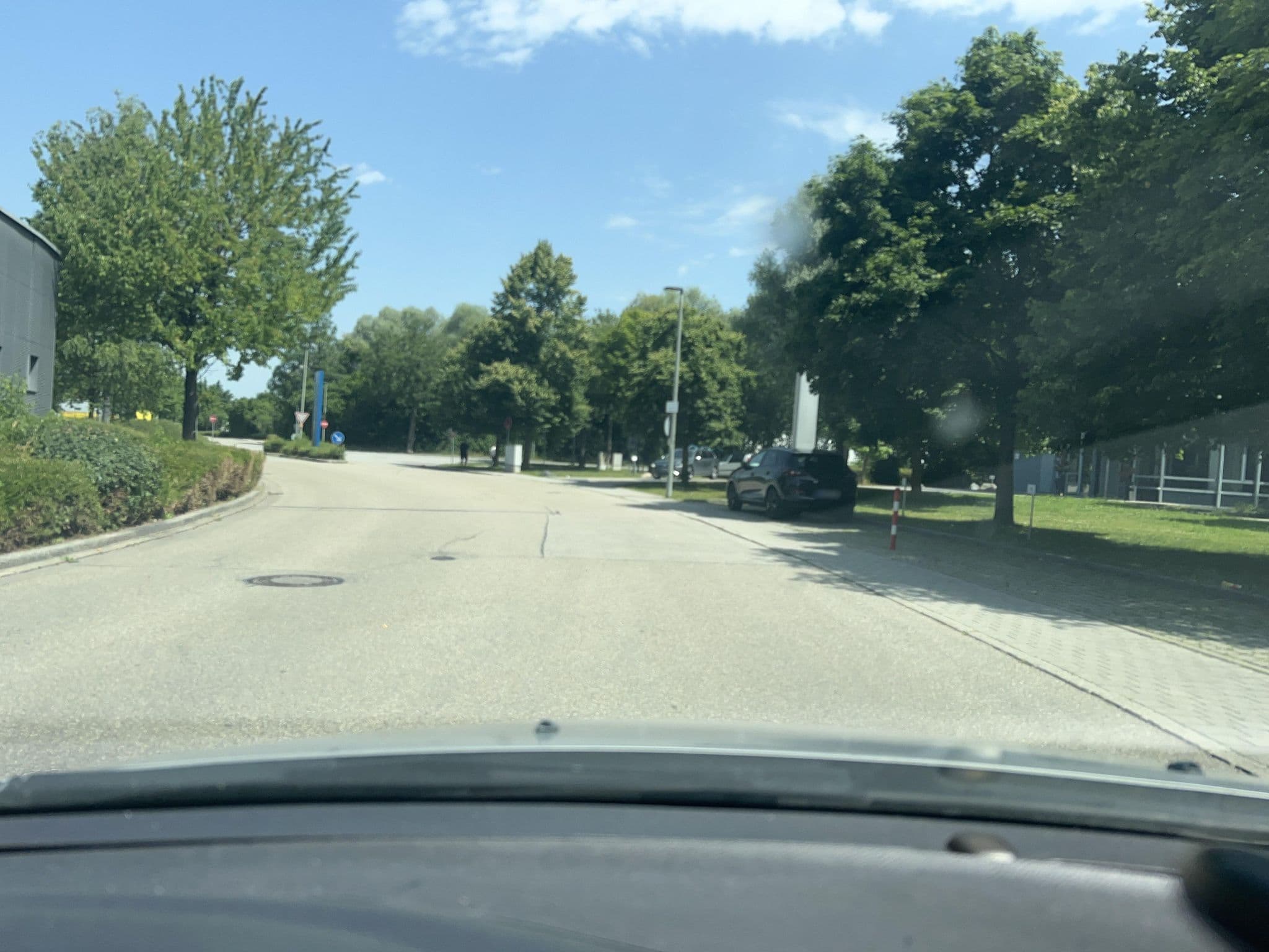Street view near Flightgate Munich Airport Hotel, a member of Radisson Individuals, Hallbergmoos — © chicc0 (CC BY-SA · Mapillary)