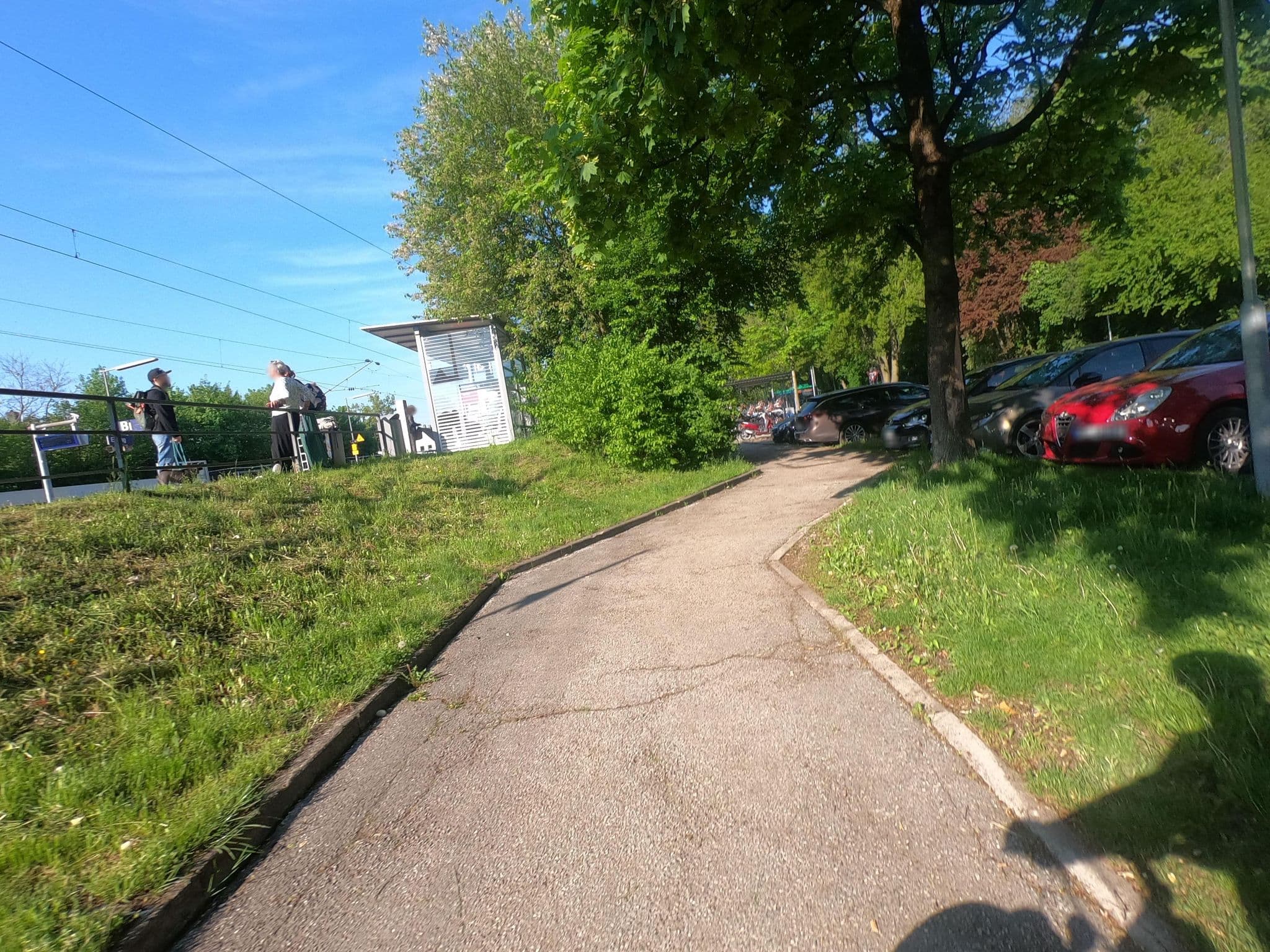 Street view near Echinger Sonnengarten, Eching — © frhh211 (CC BY-SA · Mapillary)