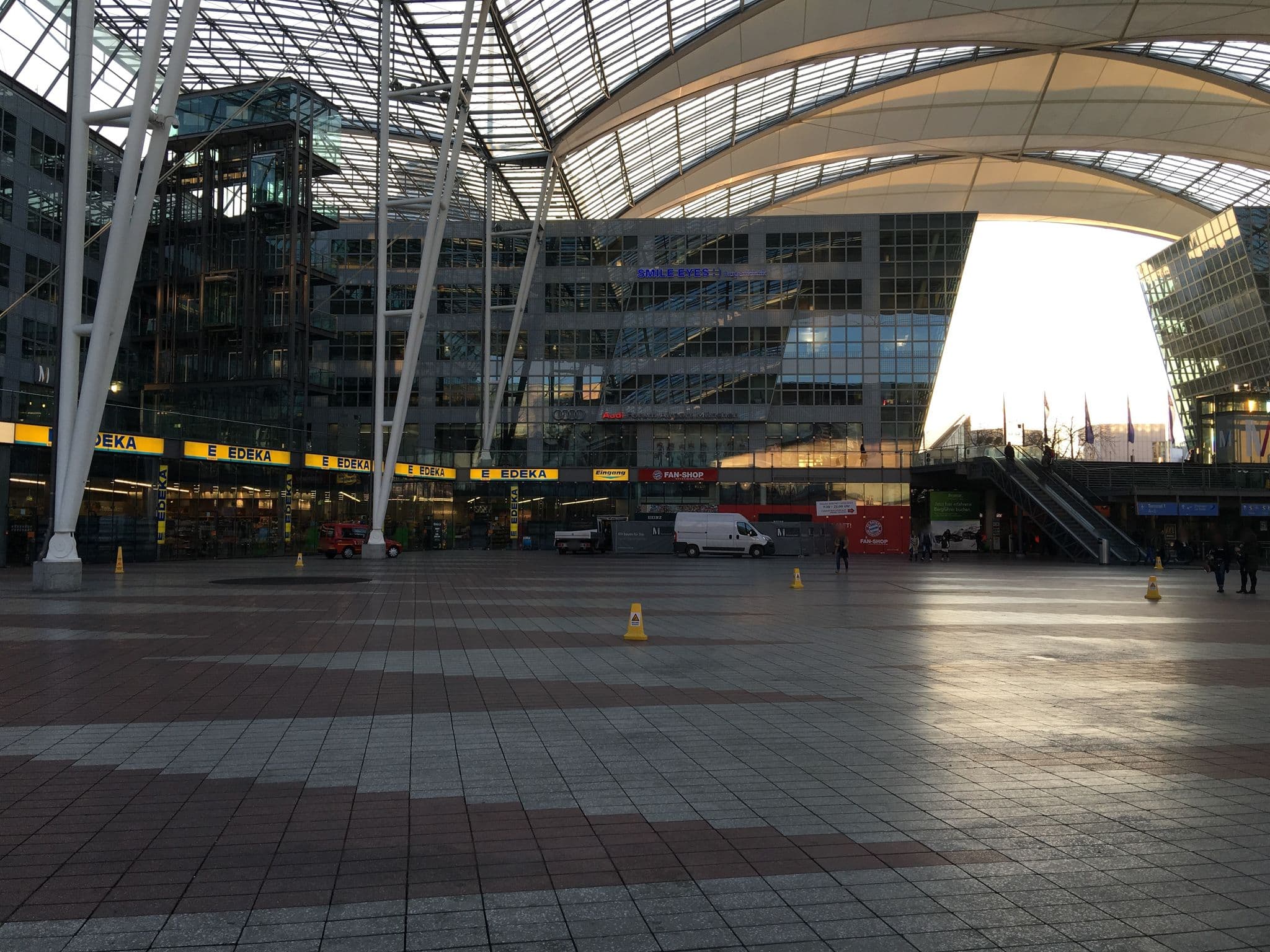 Street view near Park-Sleep-Fly.Net, Hallbergmoos — © kgvx (CC BY-SA · Mapillary)