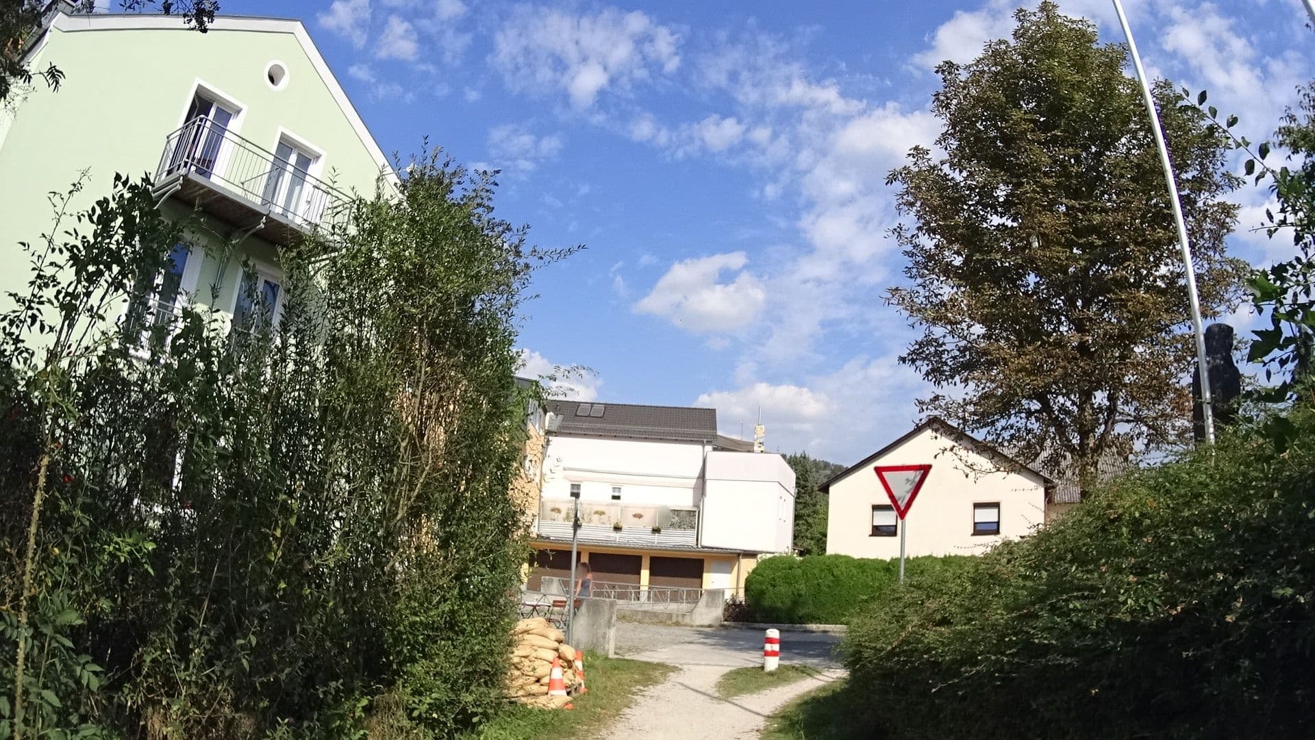 Street view near Forst's Landhaus, Riedenburg — © patchi (CC BY-SA · Mapillary)