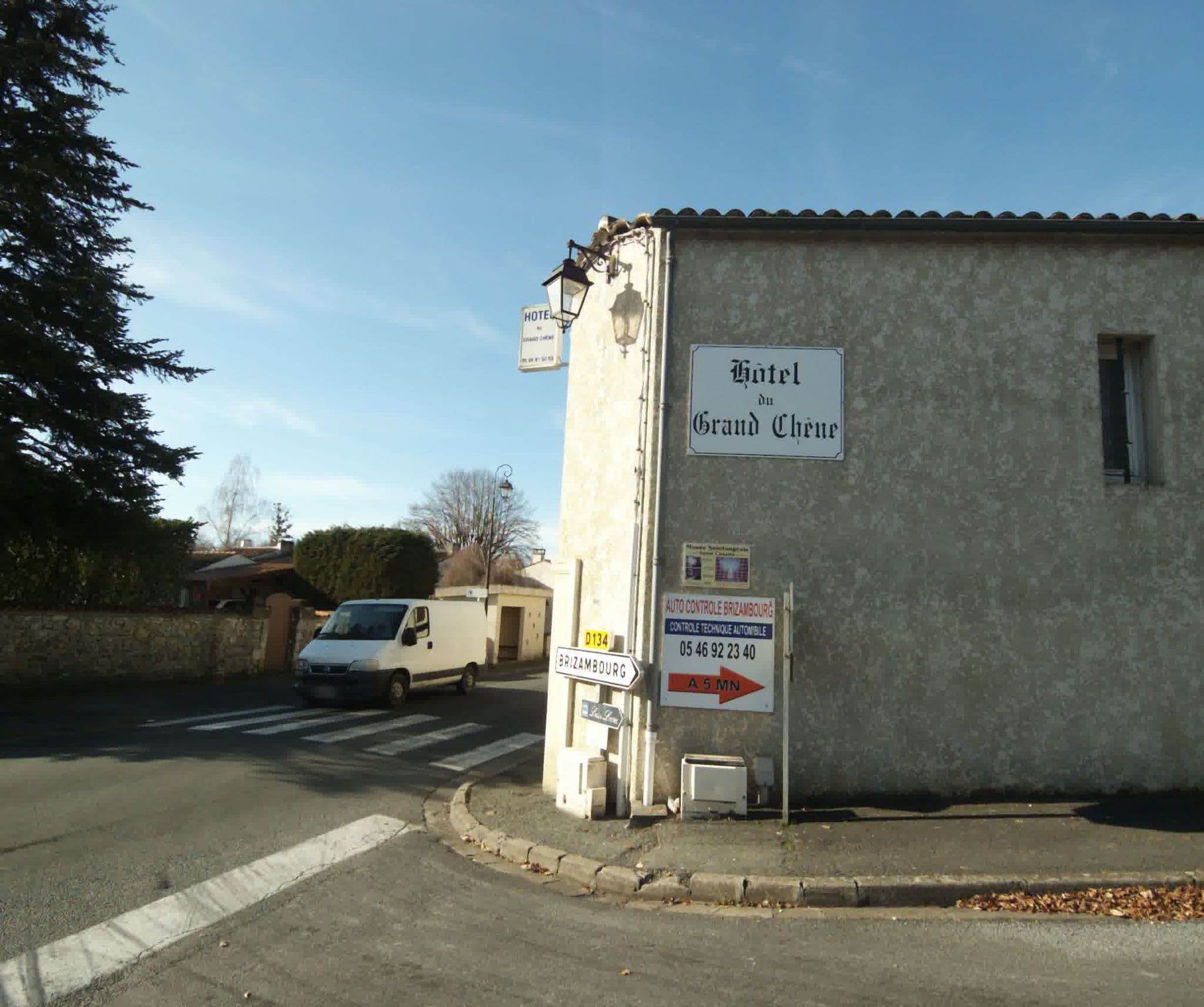 Street view near Hôtel du Grand Chêne, Burie — © sogefi (CC BY-SA · Mapillary)