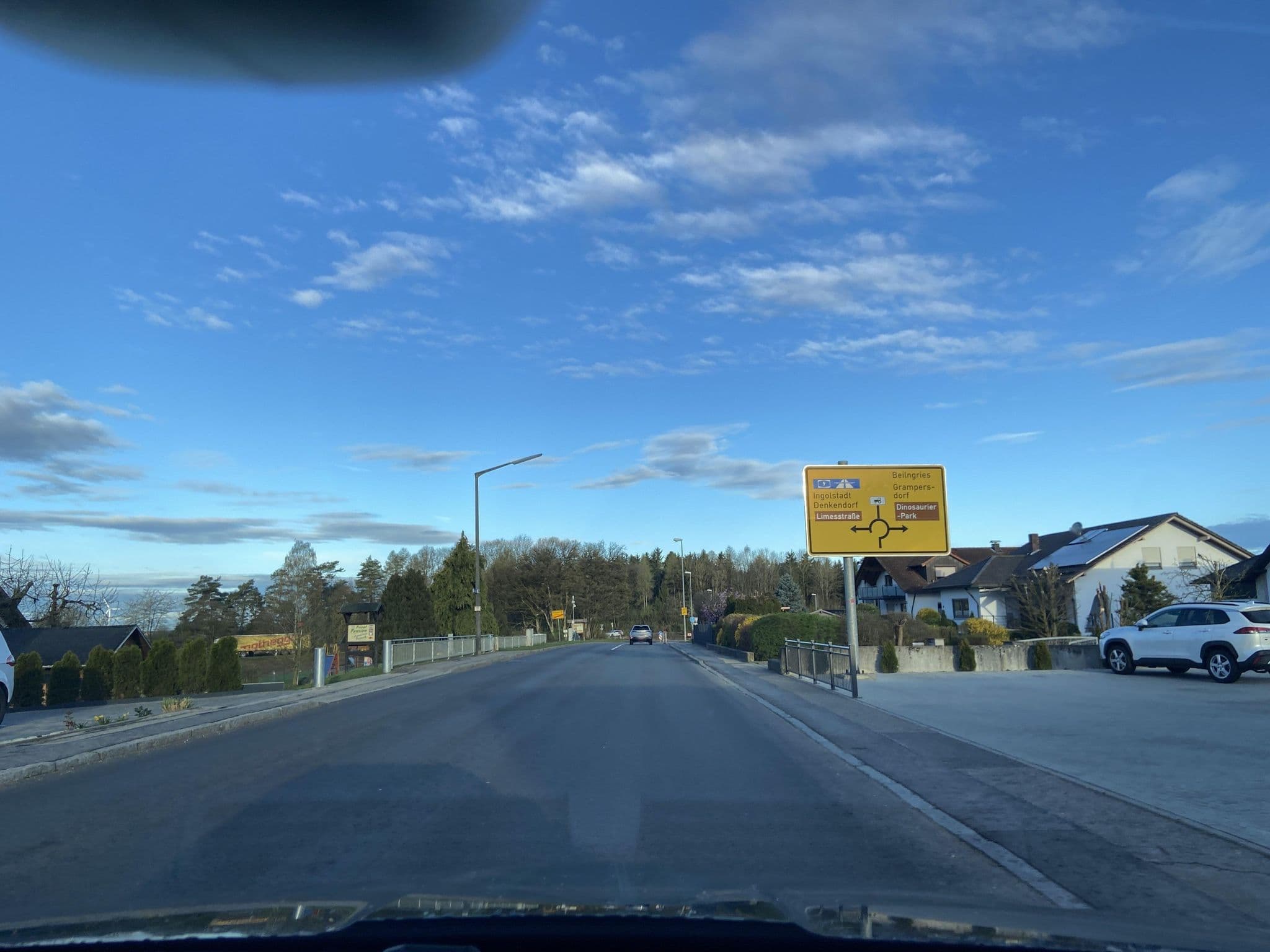 Street view near Privatpension "Bienek", Dietfurt — © j0hn_lawrence (CC BY-SA · Mapillary)