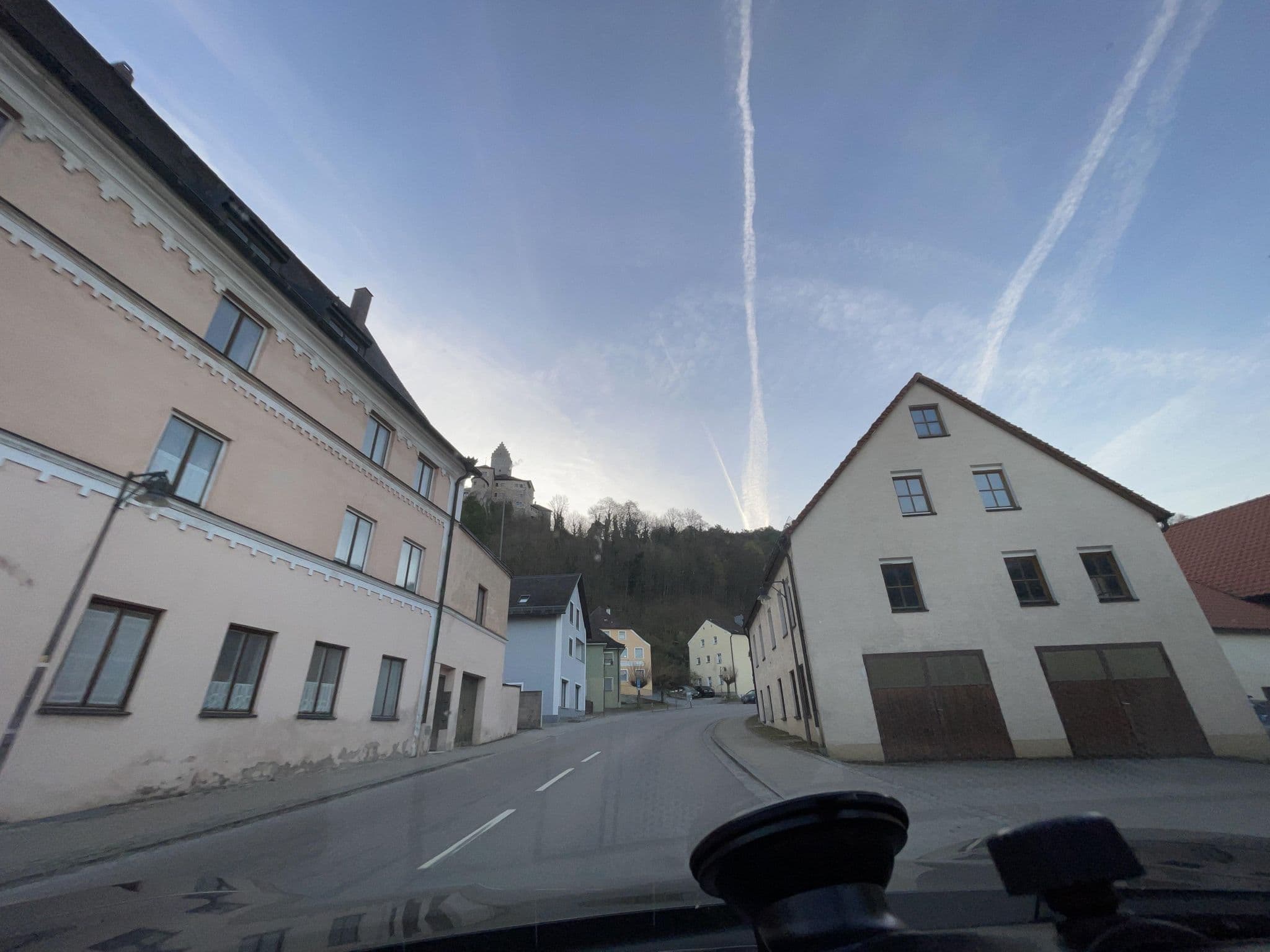 Street view near Markt Kipfenberg, Greding — © pharris0n (CC BY-SA · Mapillary)