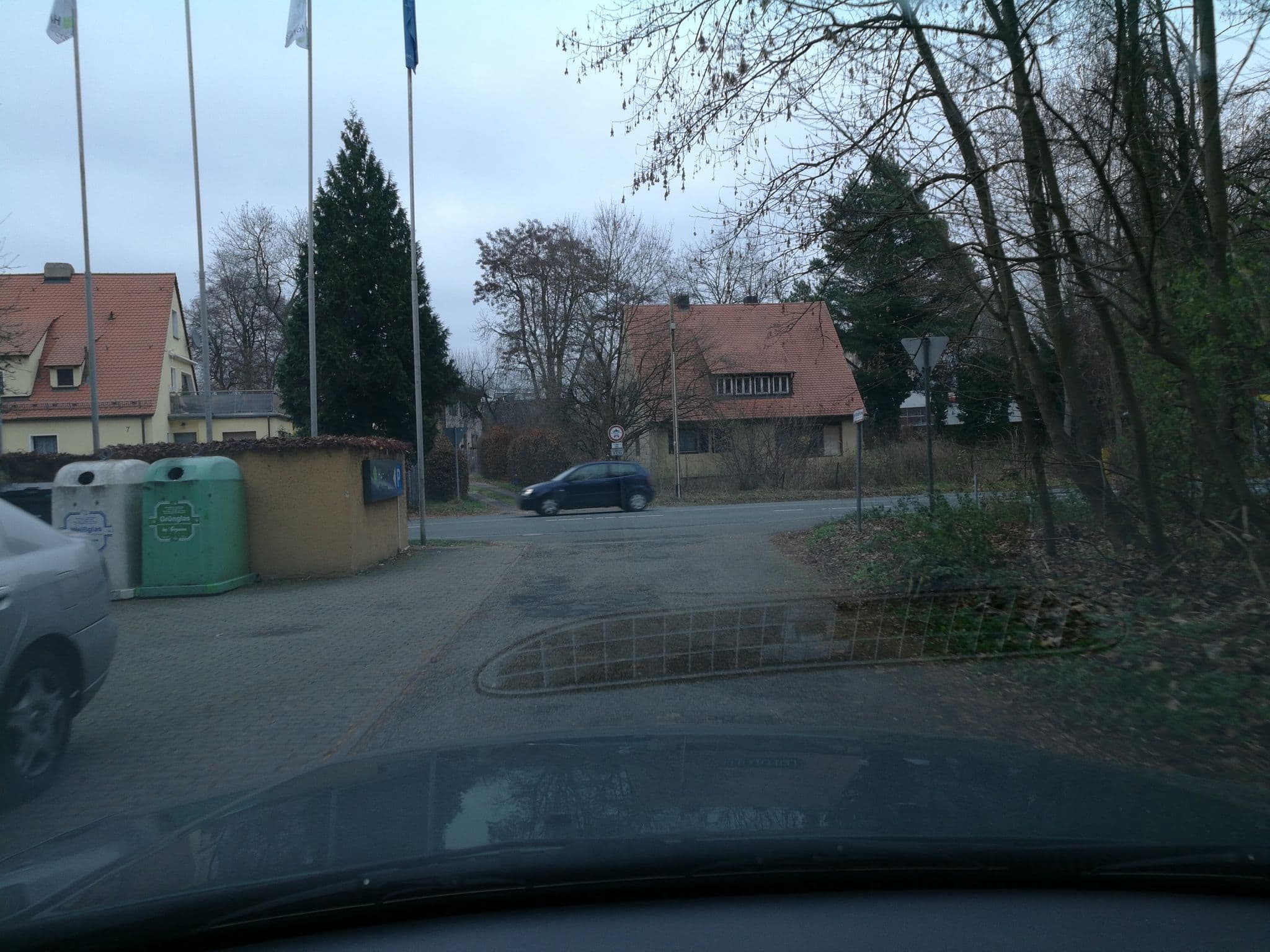 Street view near TREFF Landhotel Nürnberg Betriebsgesellschaft, Feucht — © mike409 (CC BY-SA · Mapillary)