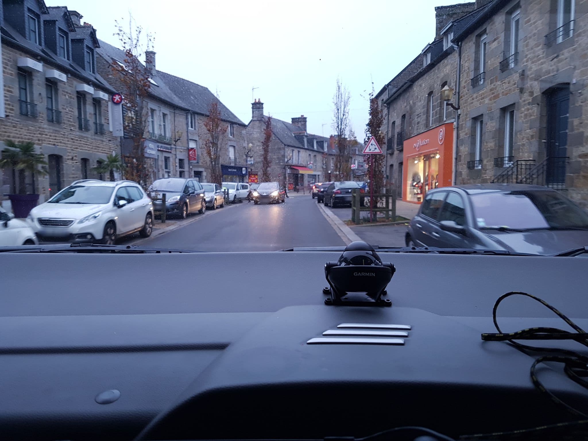 Street view near Le Lion d'Or, Saint-Brice-en-Coglès — © bernardvoyageur (CC BY-SA · Mapillary)