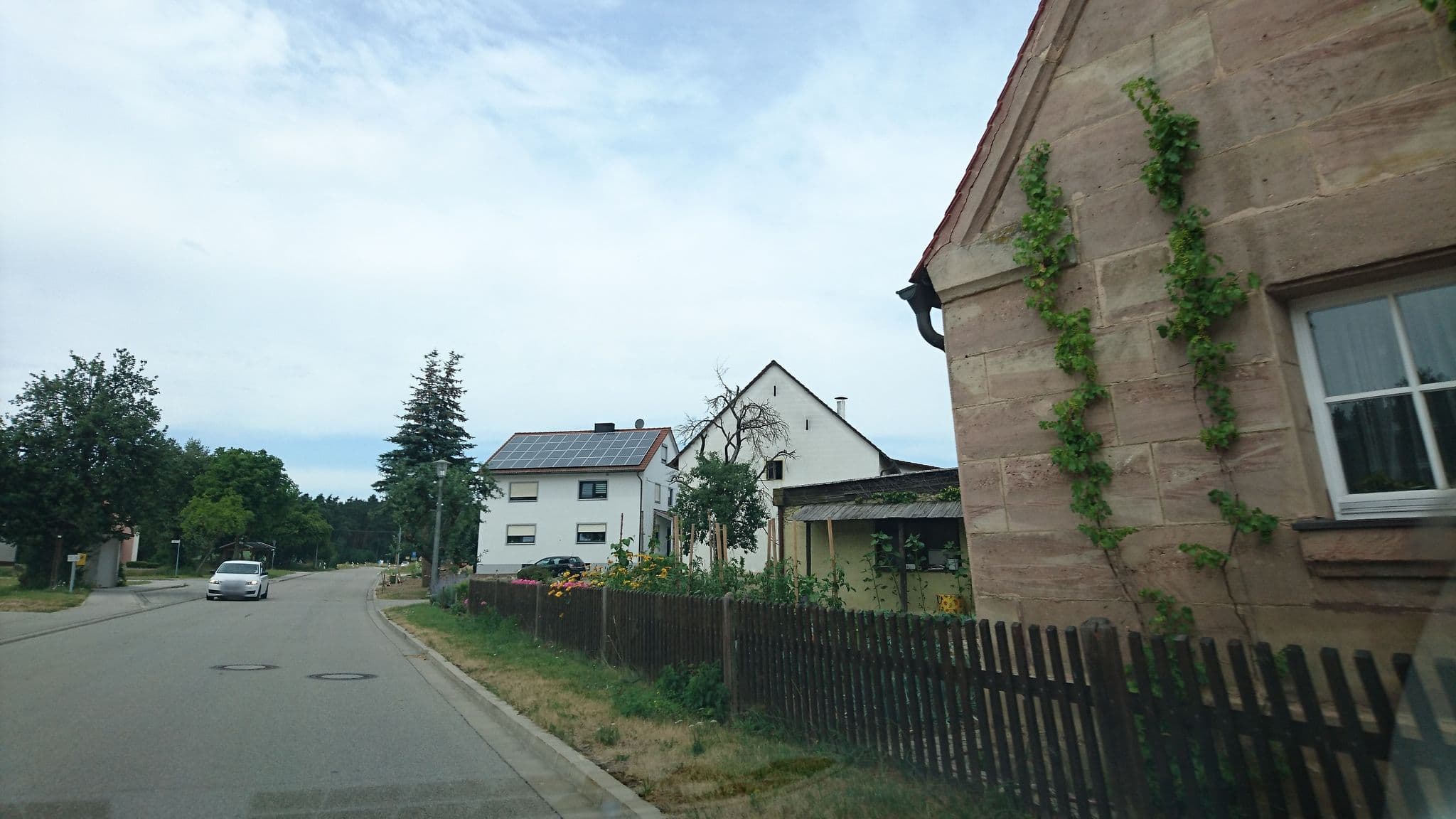 Street view near Gasthaus Rathmann, Heideck — © msdess (CC BY-SA · Mapillary)
