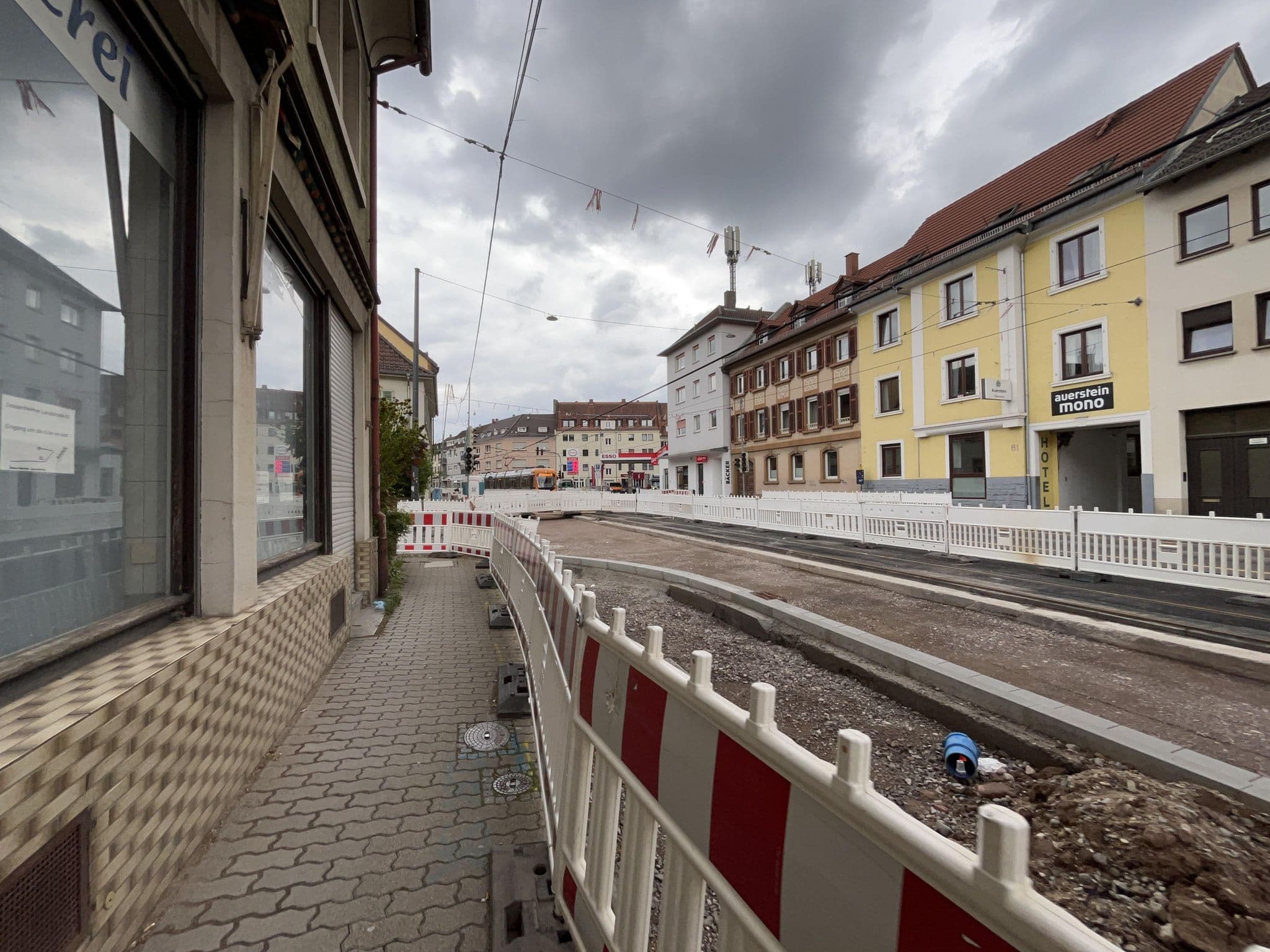 Street view near Hotel Elen Heidelberg, Dossenheim — © hdvalentin (CC BY-SA · Mapillary)