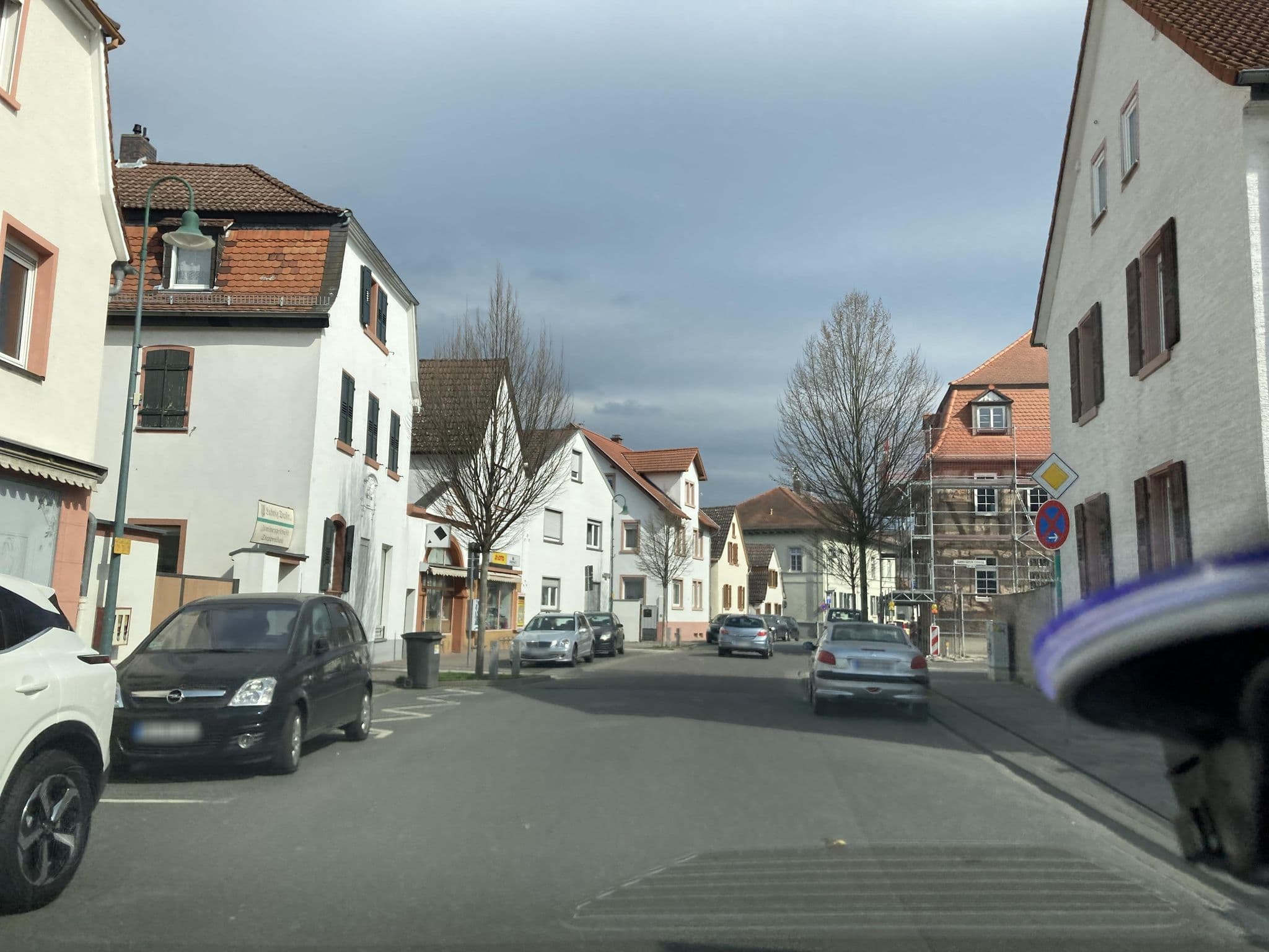 Street view near Hotel San Remo, Arheilgen — © robffm (CC BY-SA · Mapillary)