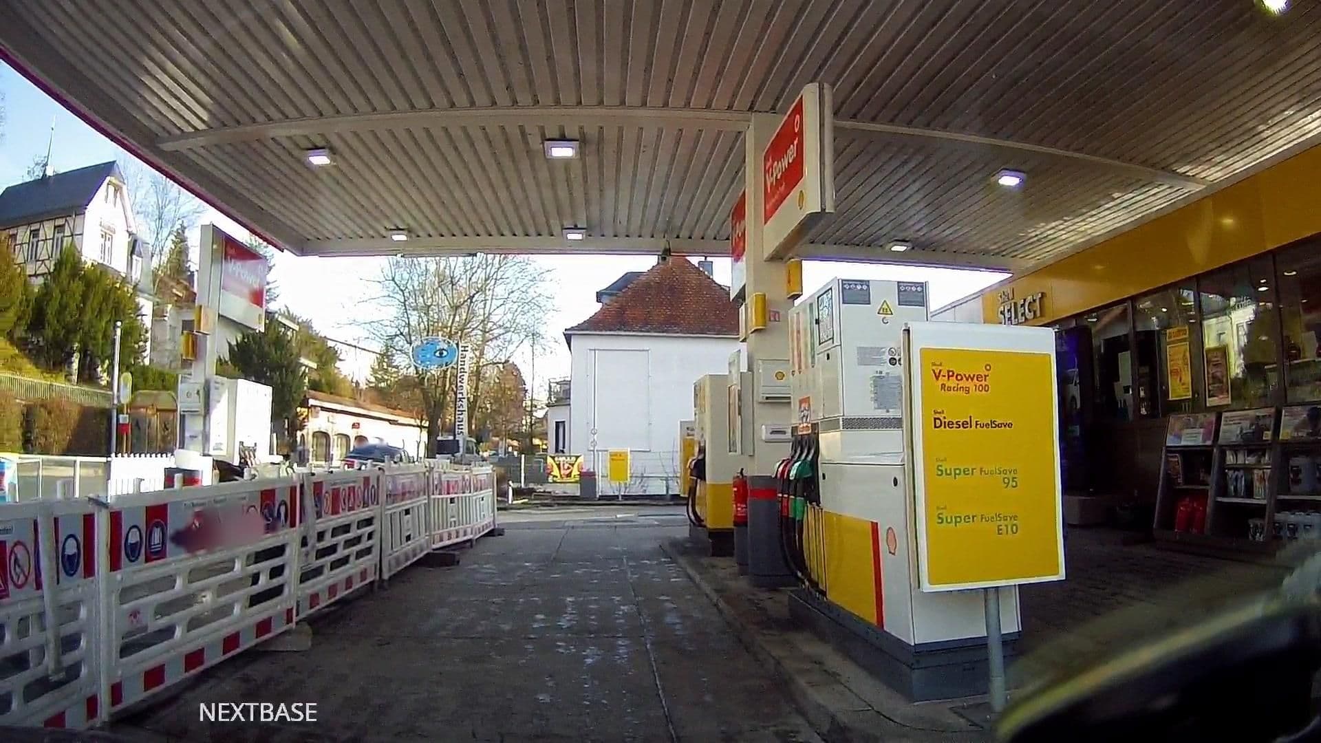 Street view near Kleines Häuschen, Ober-Ramstadt — © derlipper (CC BY-SA · Mapillary)