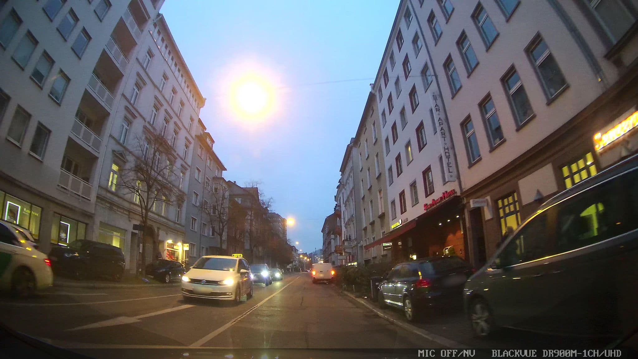 Street view near Hotel Kautz, Frankfurt am Main — © chuck (CC BY-SA · Mapillary)
