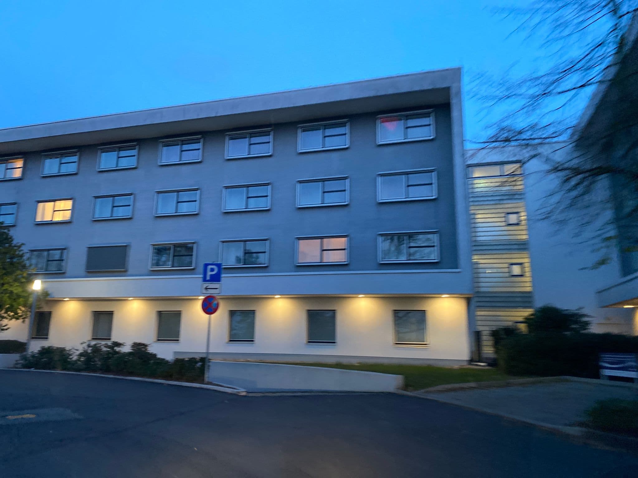 Street view near Zimmer 1070, Zeppelinheim — © chuck (CC BY-SA · Mapillary)