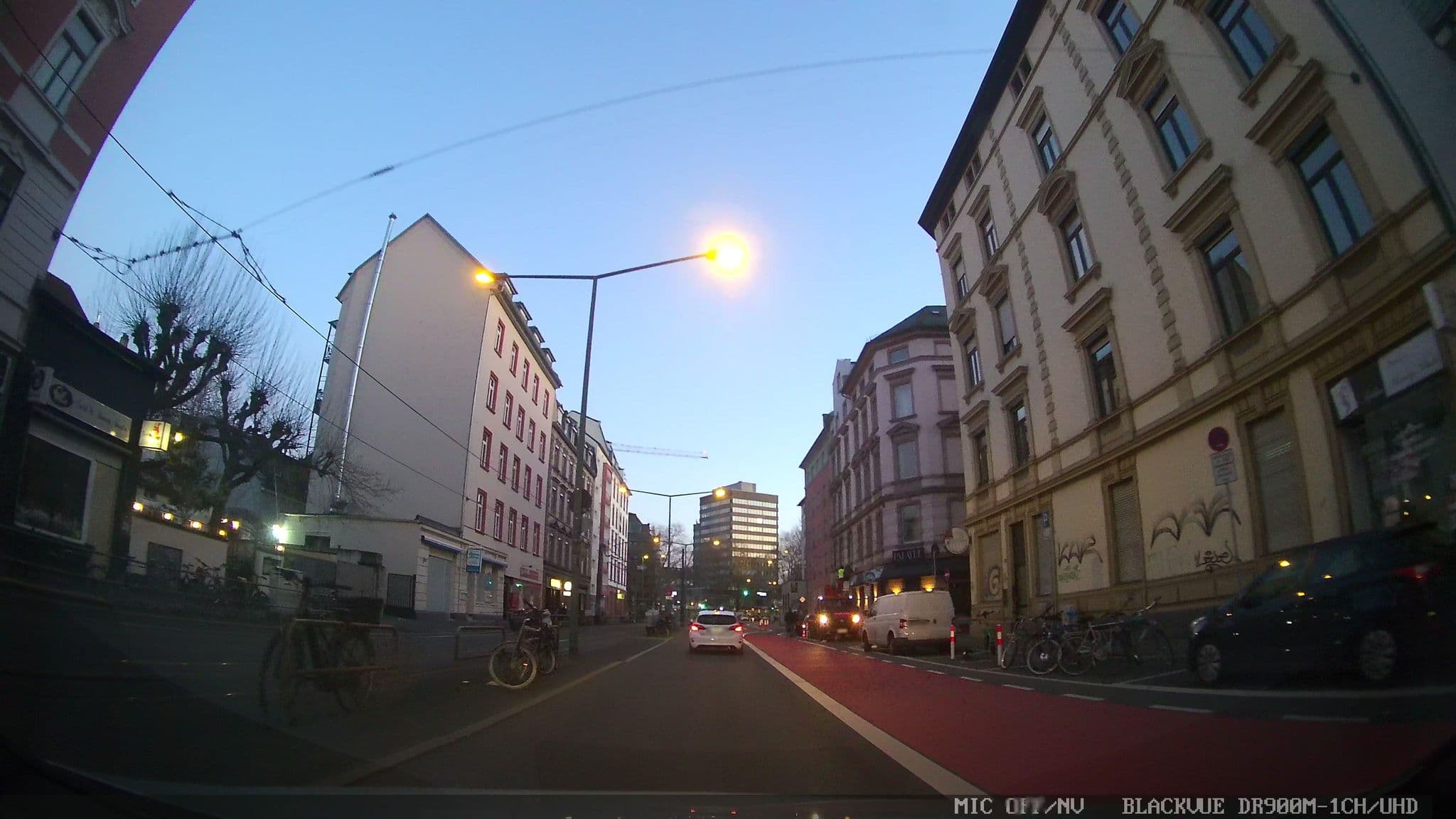 Street view near Eichkatzerl Hotel- und Gaststättenbetriebs GmbH, Frankfurt am Main — © chuck (CC BY-SA · Mapillary)