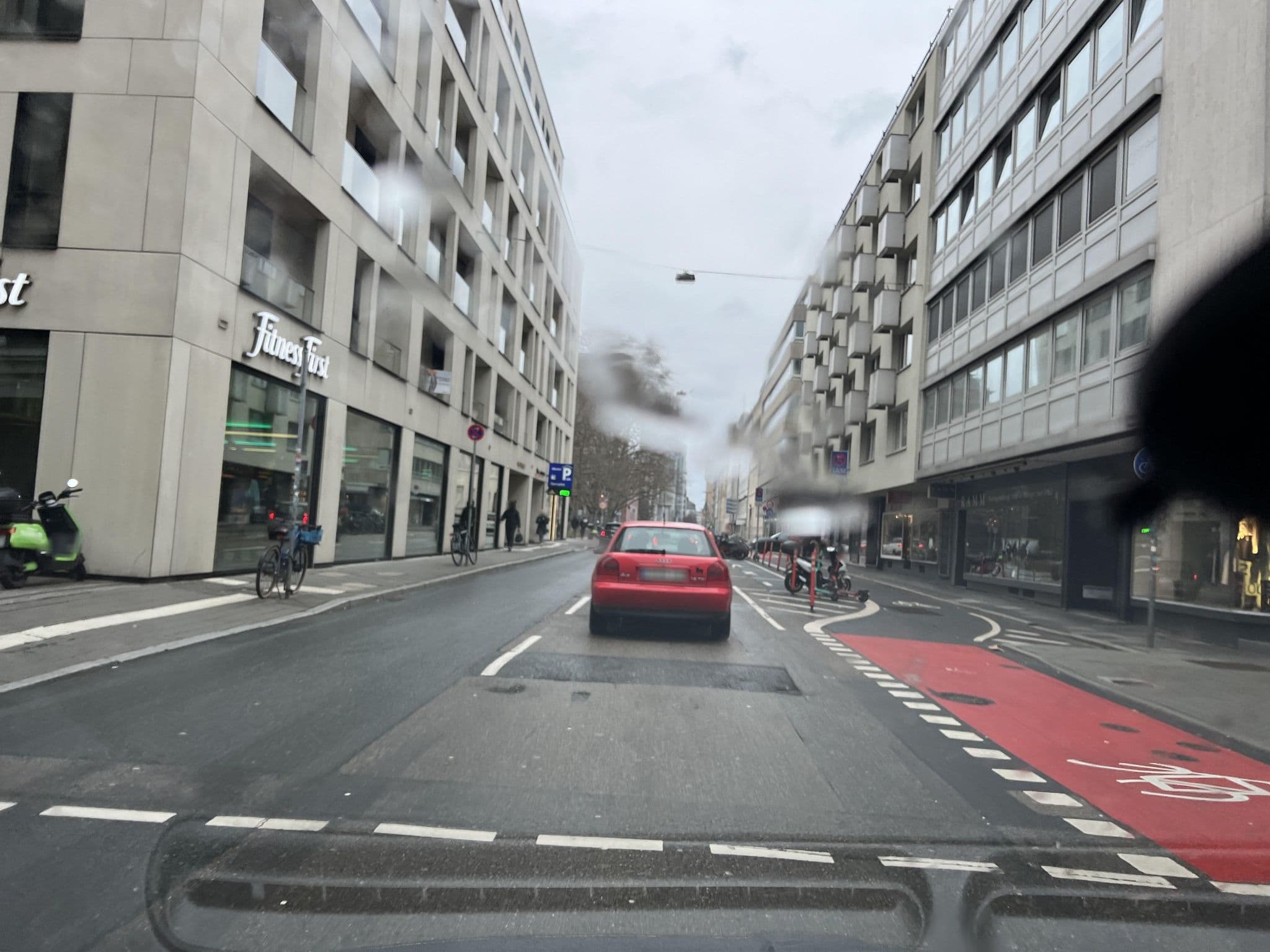 Street view near sofitel wellnes & pool, Frankfurt am Main — © robffm (CC BY-SA · Mapillary)