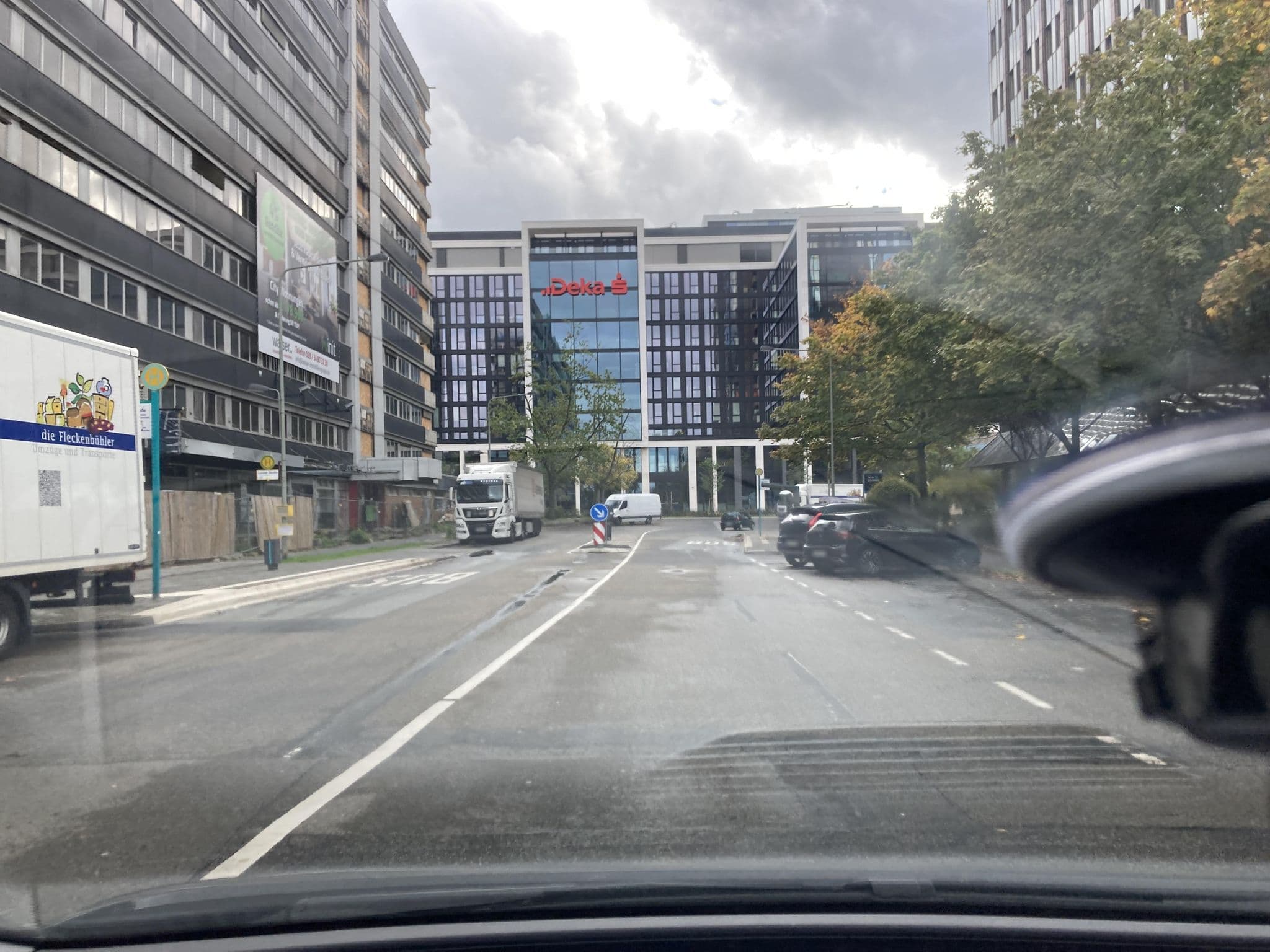 Street view near Hilton Sales Worldwide Hilton Direct, Niederrad — © robffm (CC BY-SA · Mapillary)
