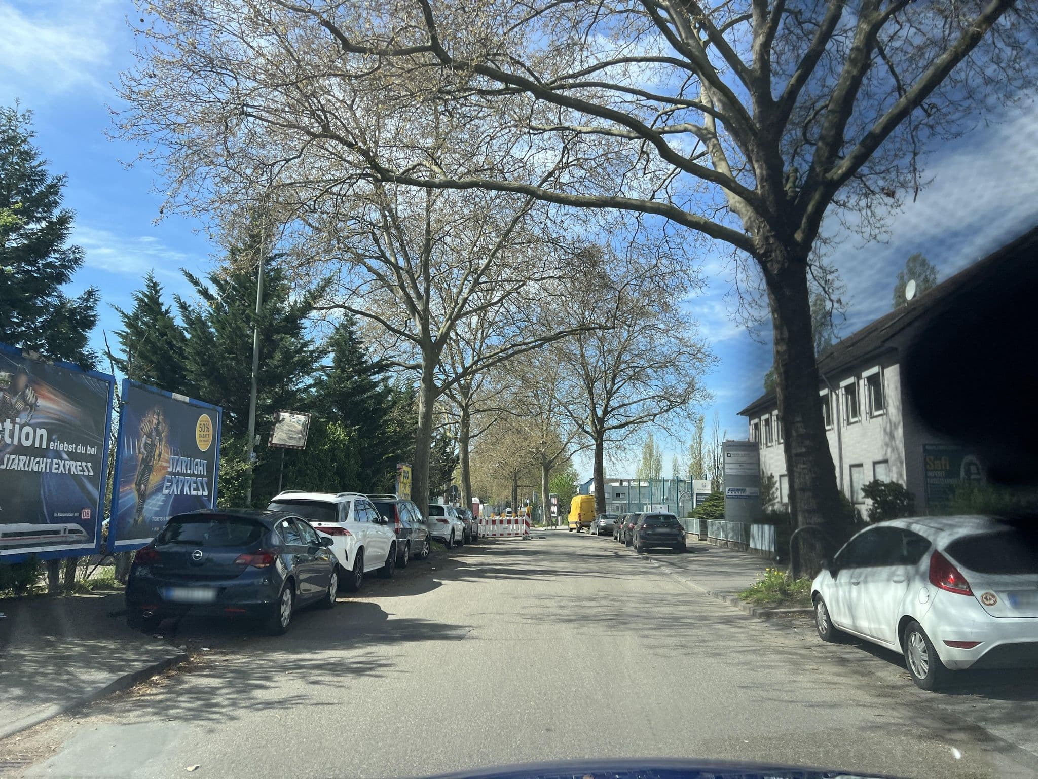 Street view near FRA Hotelbetrieb und Pension GmbH, Gallus — © robffm (CC BY-SA · Mapillary)