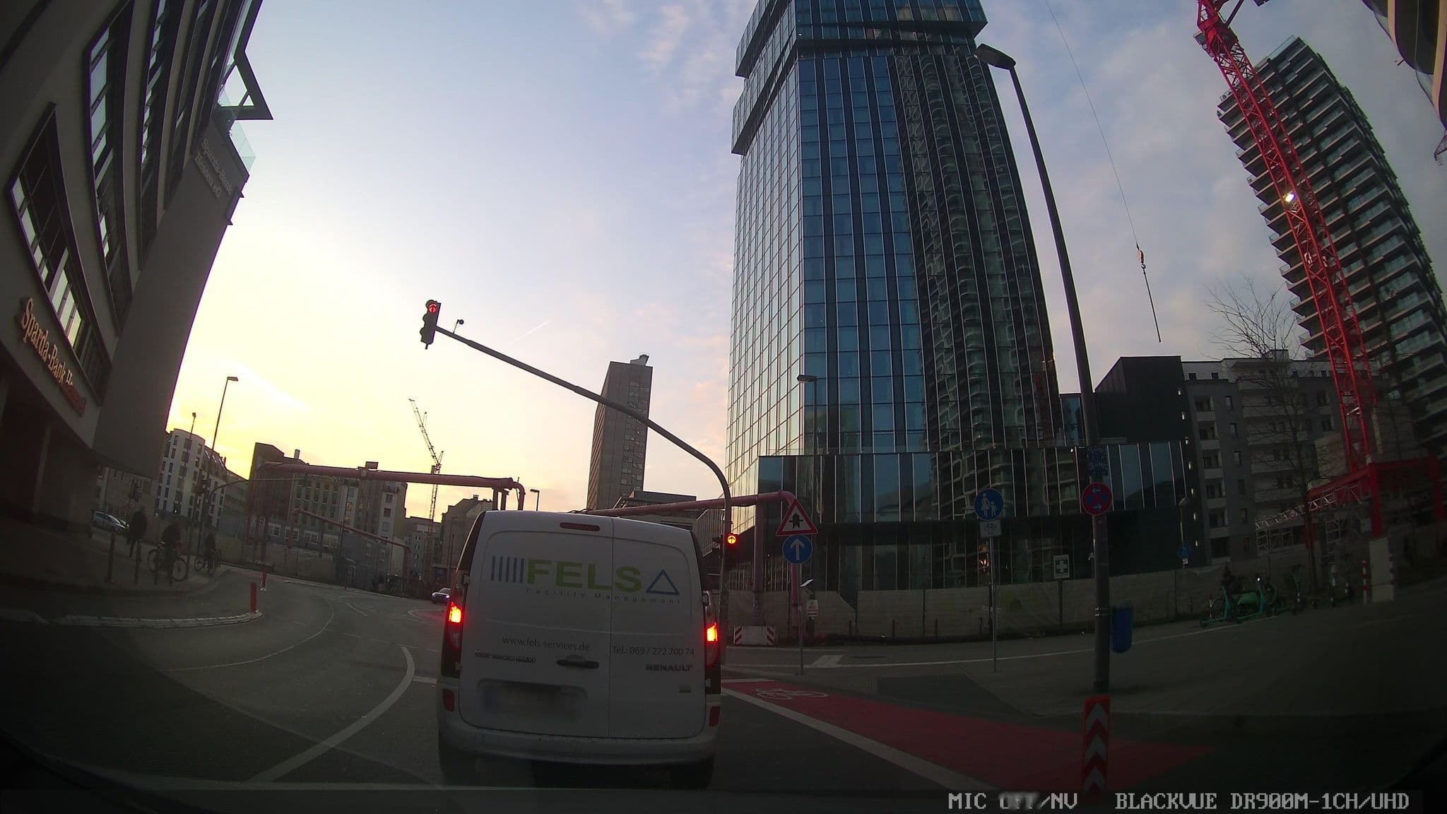 Street view near Groomers Hotel, Gallus — © chuck (CC BY-SA · Mapillary)