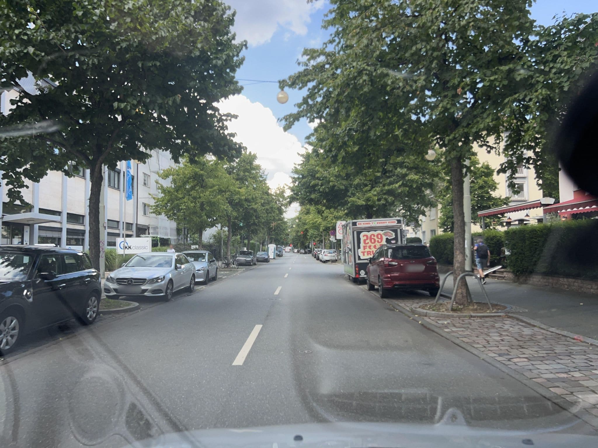 Street view near Hotel Pension Bruns, Frankfurt am Main — © robffm (CC BY-SA · Mapillary)