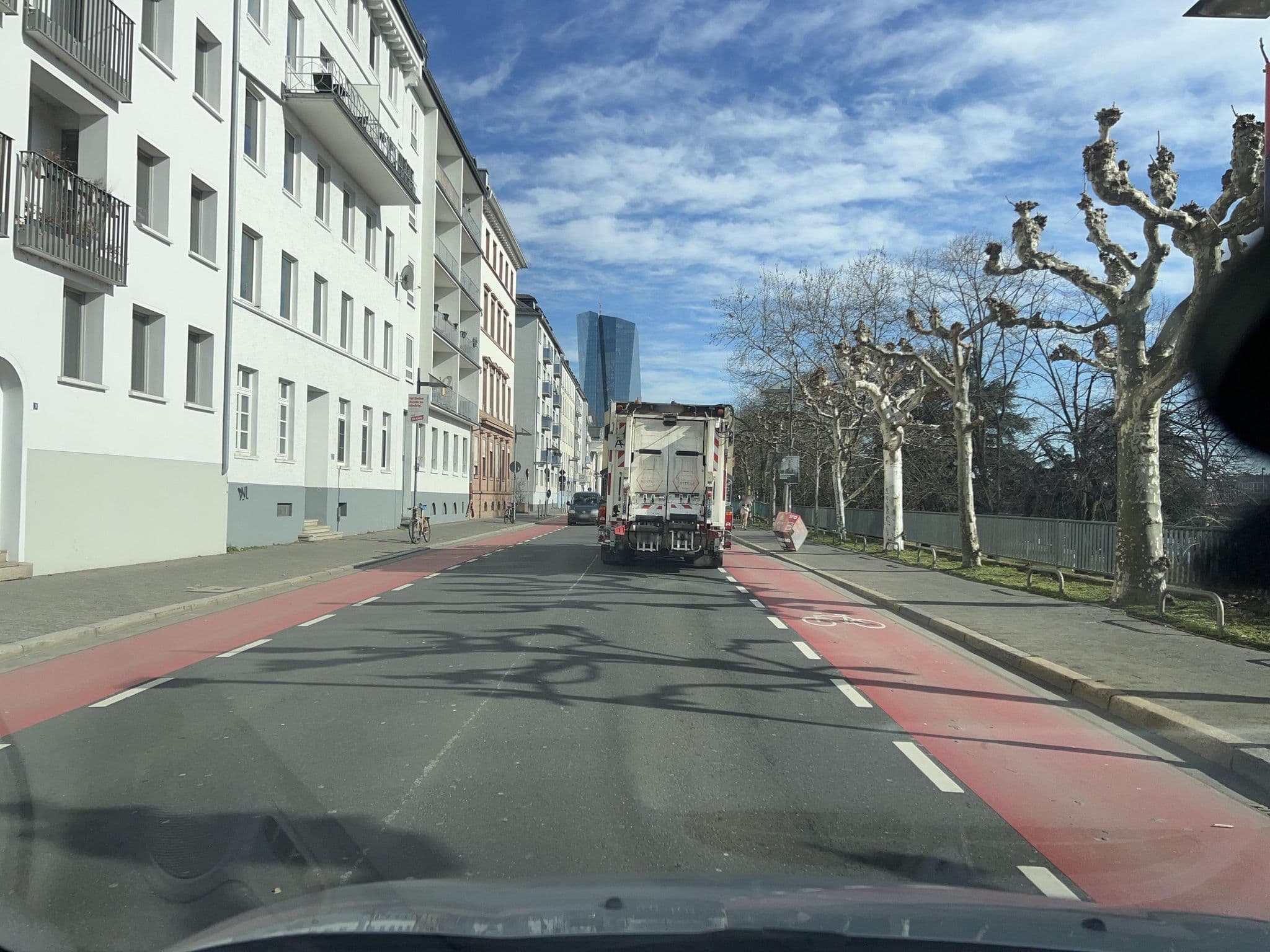 Street view near Sopolitan Hostel, Frankfurt am Main — © robffm (CC BY-SA · Mapillary)