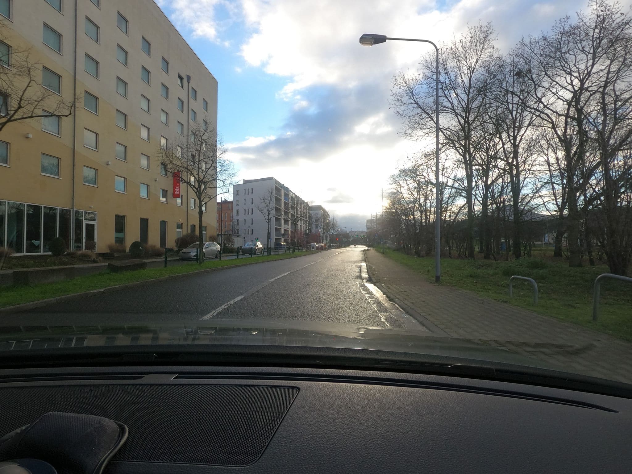 Street view near ibis Hotel Frankfurt City Messe, Gallus — © saschahaberkorn (CC BY-SA · Mapillary)