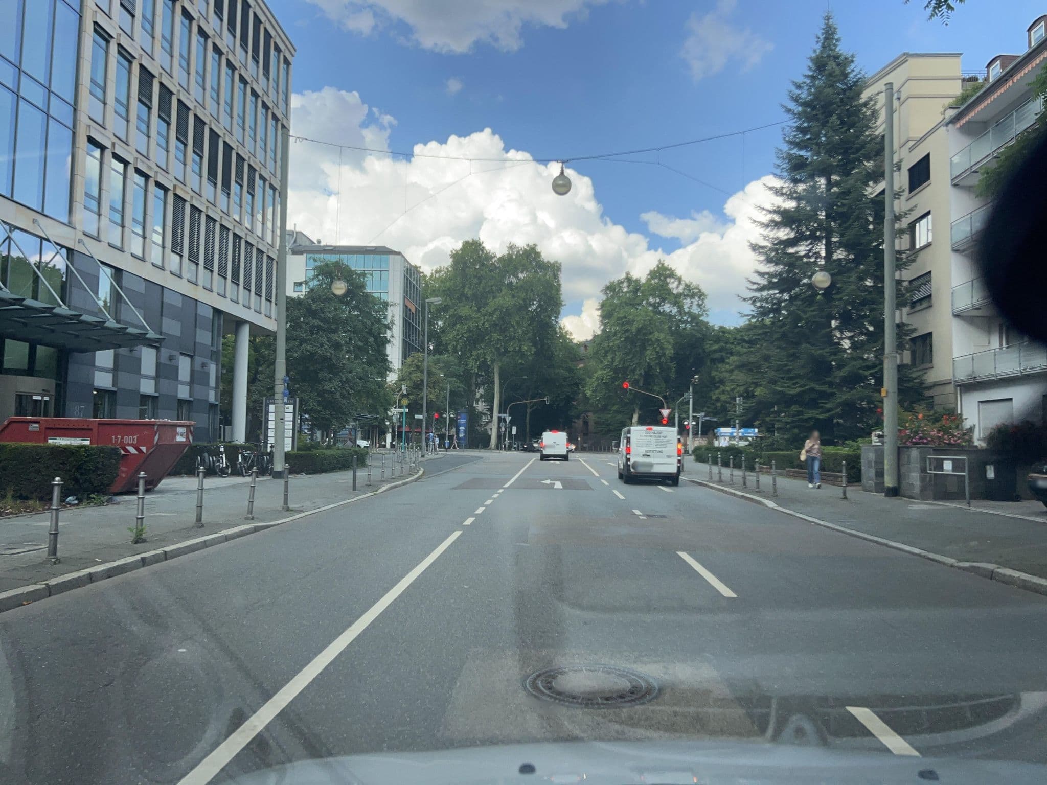 Street view near Pension Backer, Frankfurt am Main — © robffm (CC BY-SA · Mapillary)