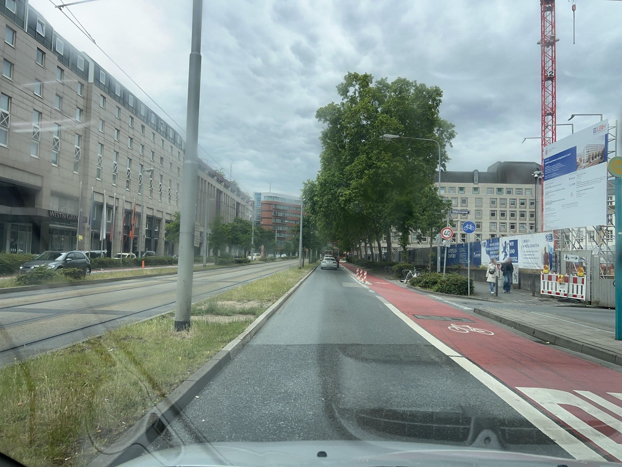 Street view near 5th Floor at Westin Grand Hotel Frankfurt, Frankfurt am Main — © robffm (CC BY-SA · Mapillary)