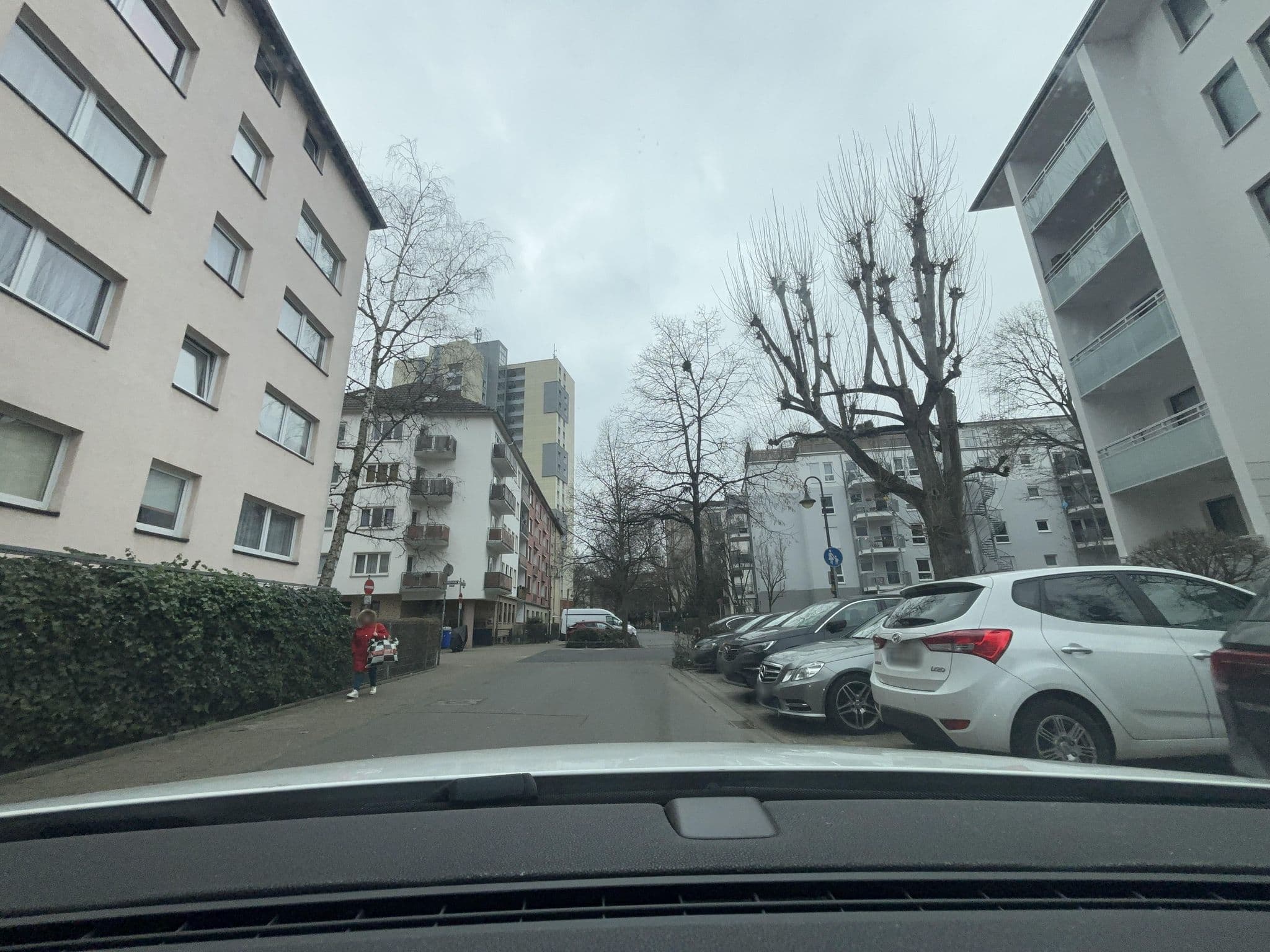 Street view near Hotel Diplomat, Frankfurt am Main — © luisa-ew (CC BY-SA · Mapillary)