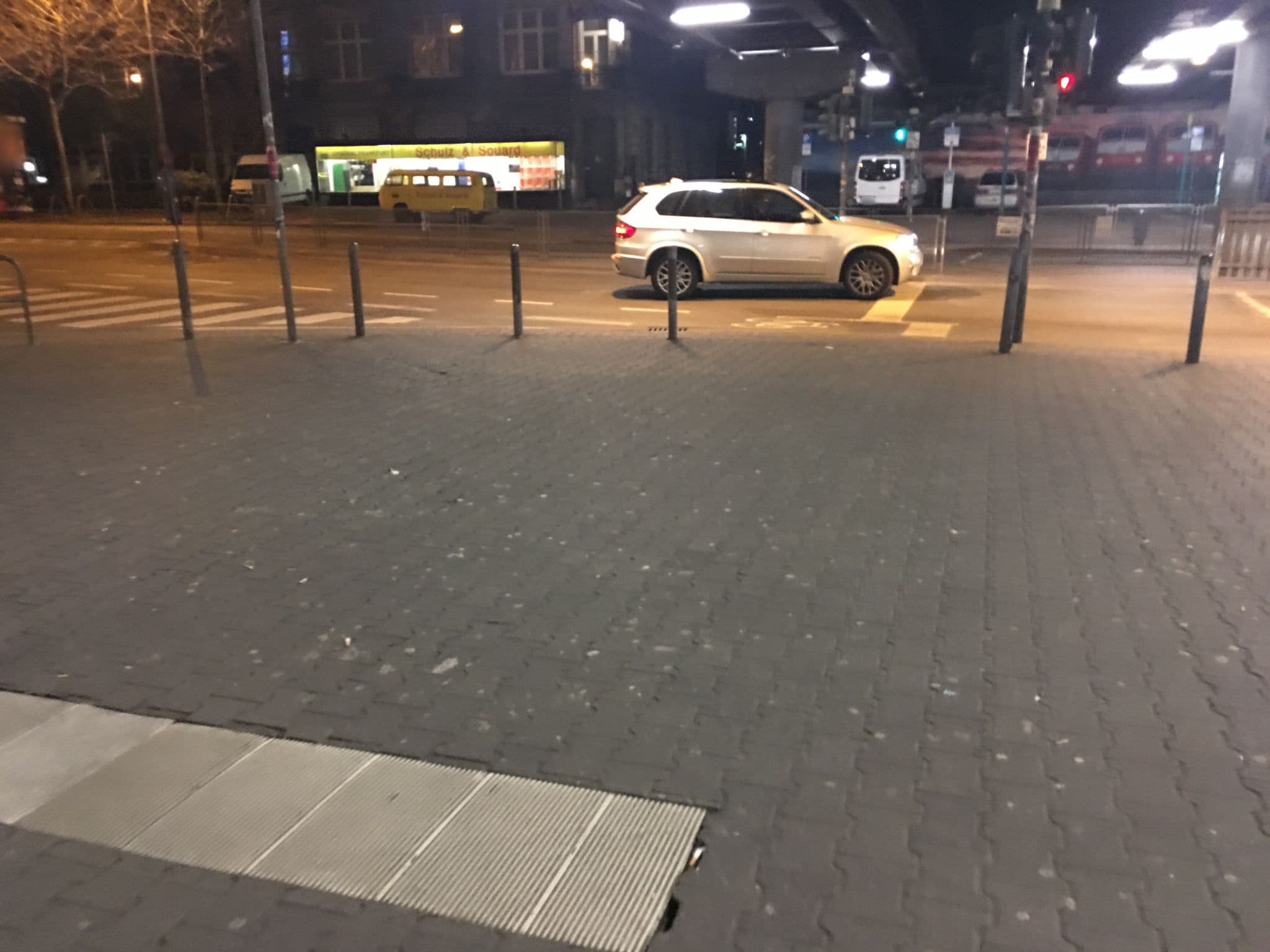 Street view near The Monument Hotel, Gallus — © moogulator (CC BY-SA · Mapillary)