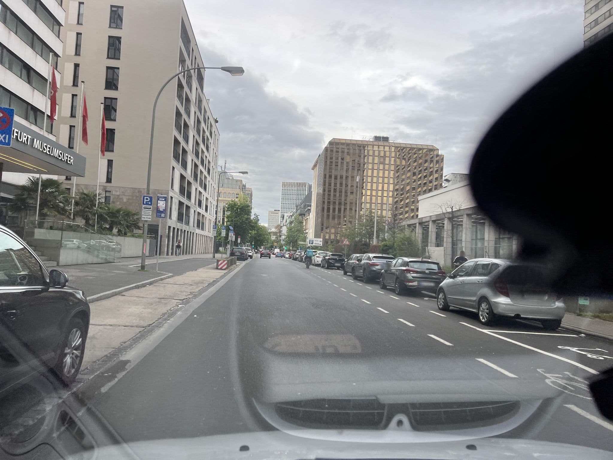 Street view near Room 1808, Frankfurt am Main — © robffm (CC BY-SA · Mapillary)