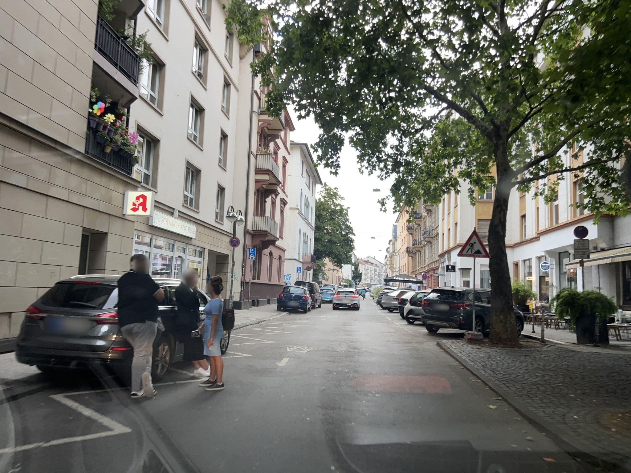 Street view near Arena Am Zoo, Frankfurt am Main — © robffm (CC BY-SA · Mapillary)