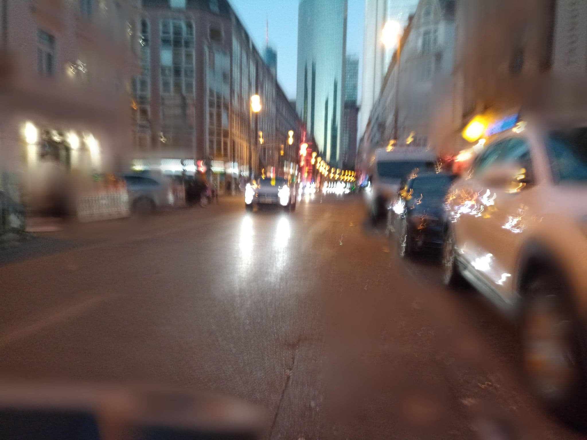 Street view near Clarion Collection Hotel Frankfurt City, Frankfurt am Main — © sungedoul (CC BY-SA · Mapillary)